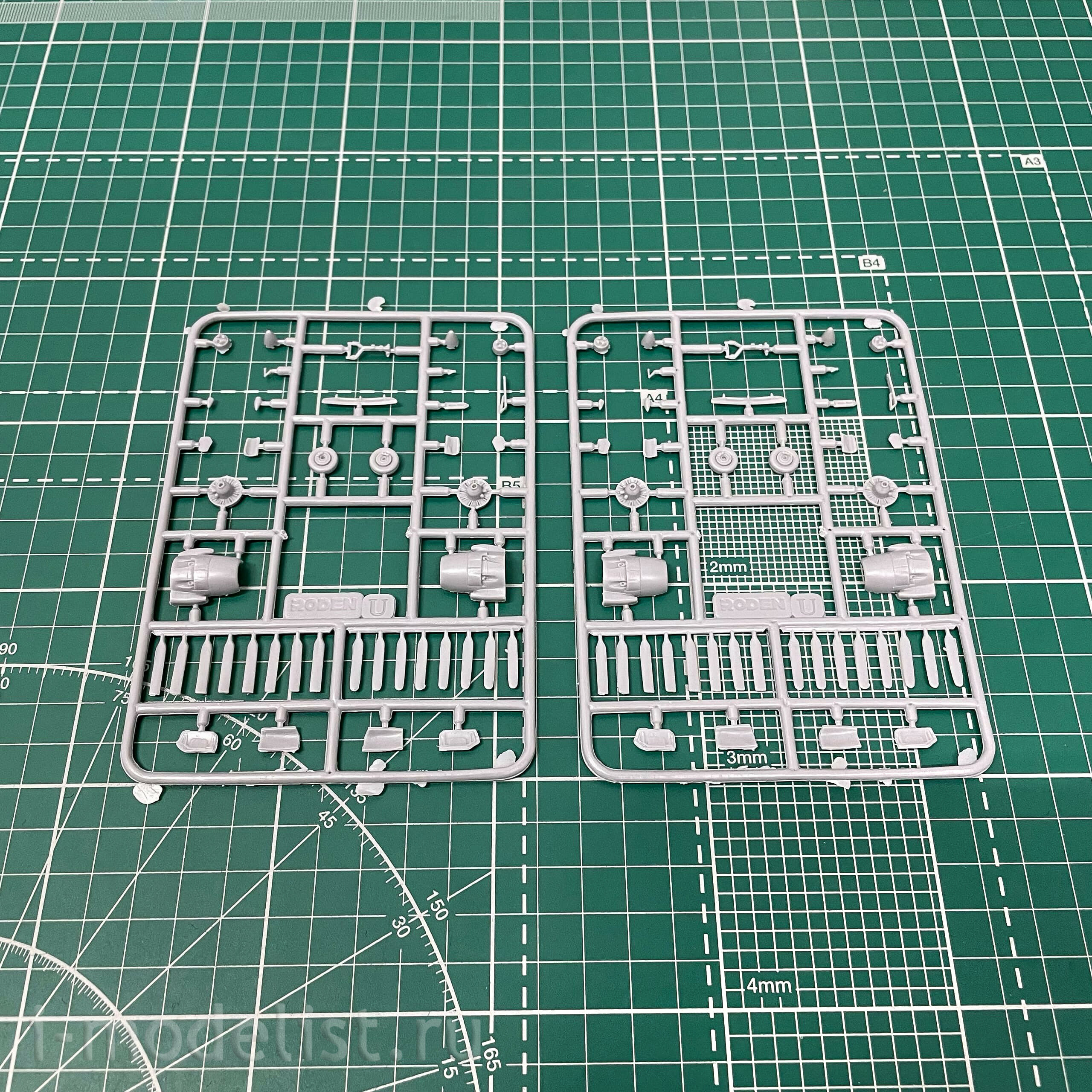 303 Roden 1/144 Passenger aircraft DC-7C, Japan Air Lines