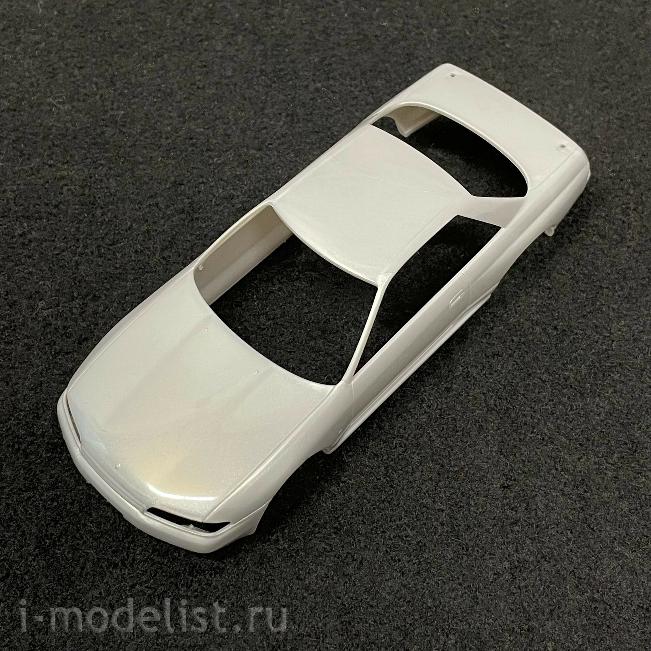 06356 Aoshima 1/32 Nissan R32 Skyline GT-R Car - Bright Silver (The Snap Kit)