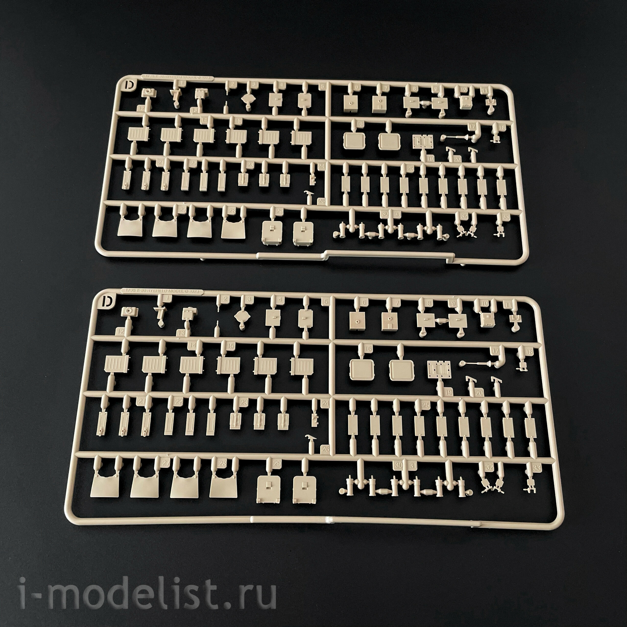 RM-5105 Rye Field Model 1/35 T-80U Main Battle Tank (licensed by Omsktransmash)
