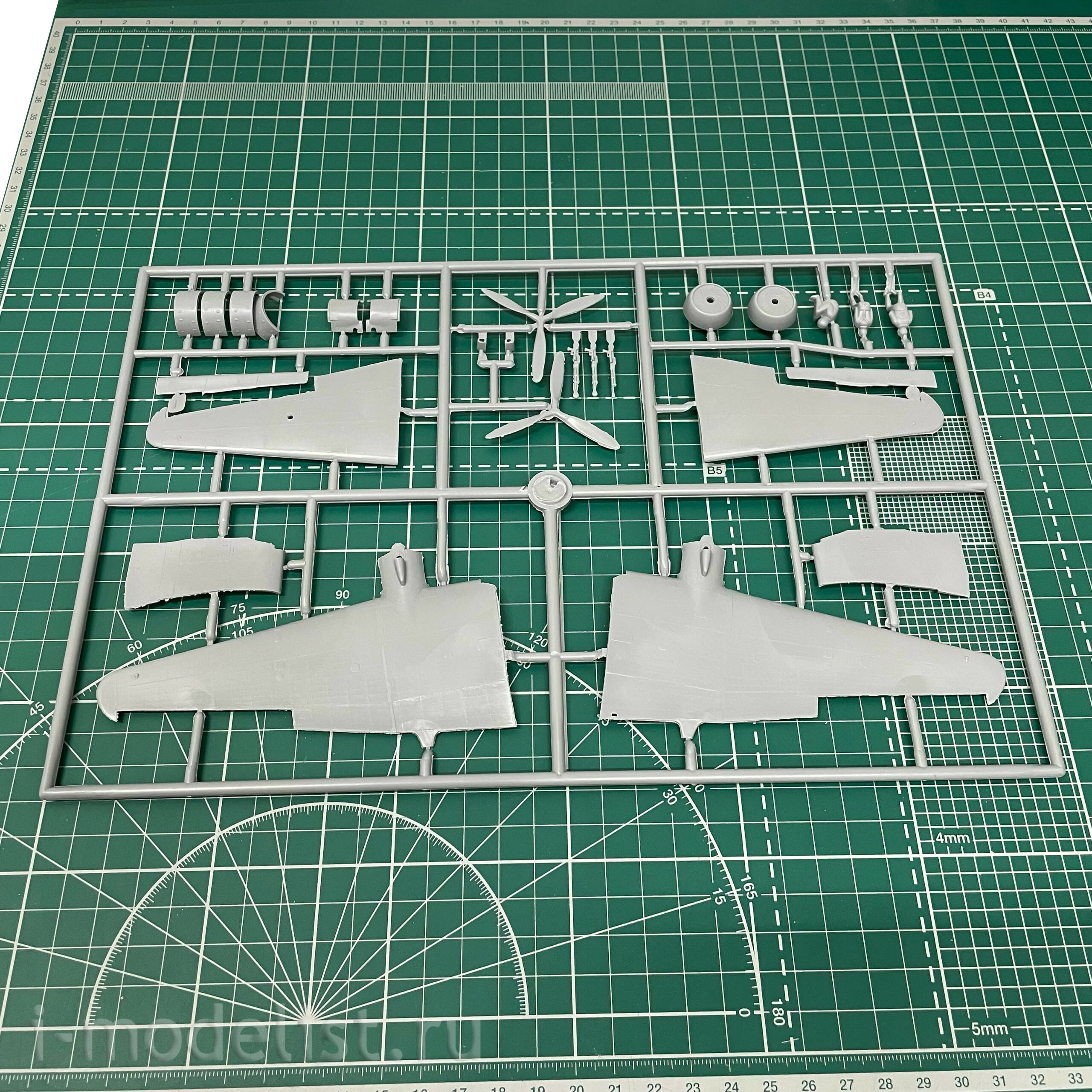 207245 Modeler 1/72 Soviet front-line bomber design Tupolev type 2, USSR 1942.