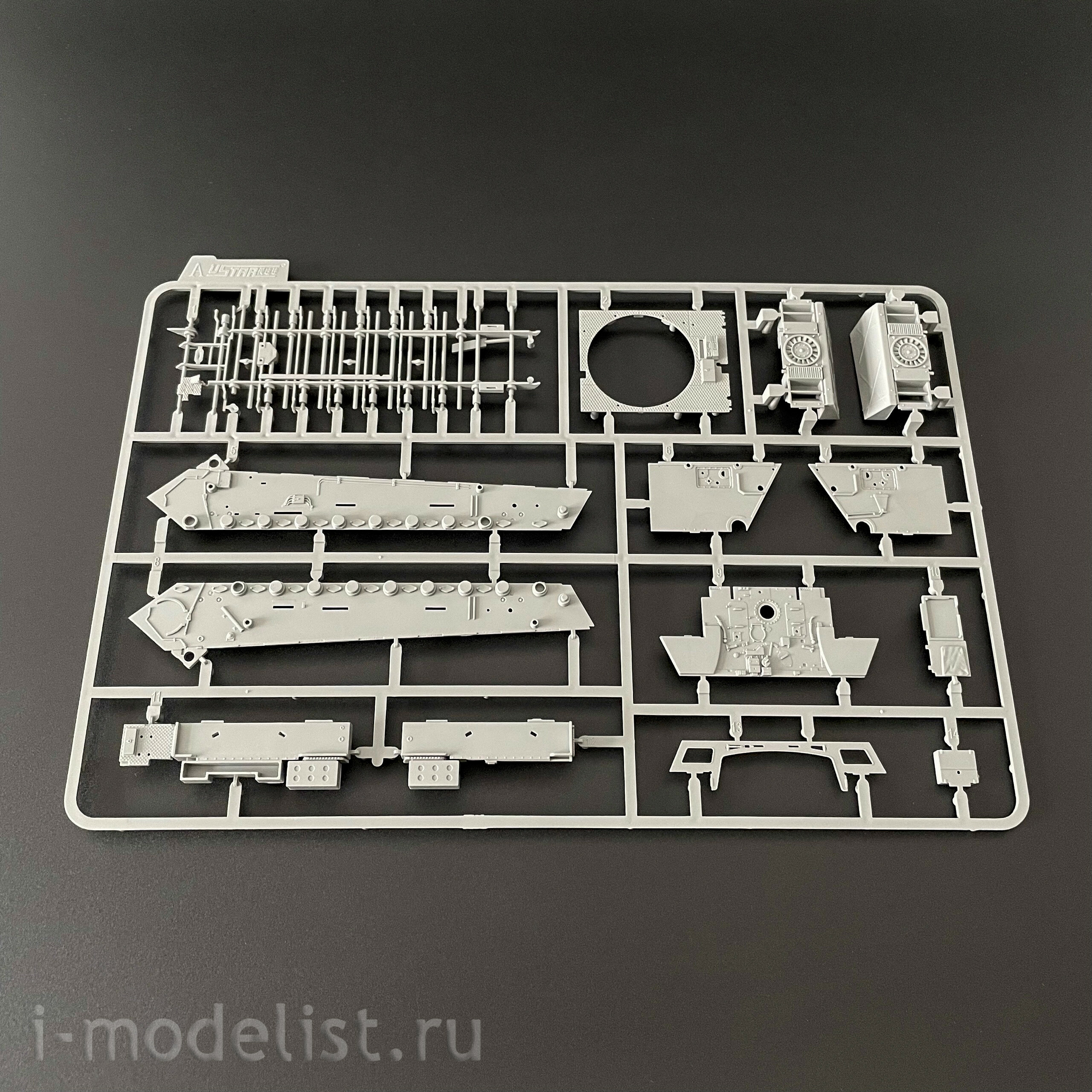 008 UZvezda 1/48 King Tiger Tank with Porsche Turret and Full Interior	