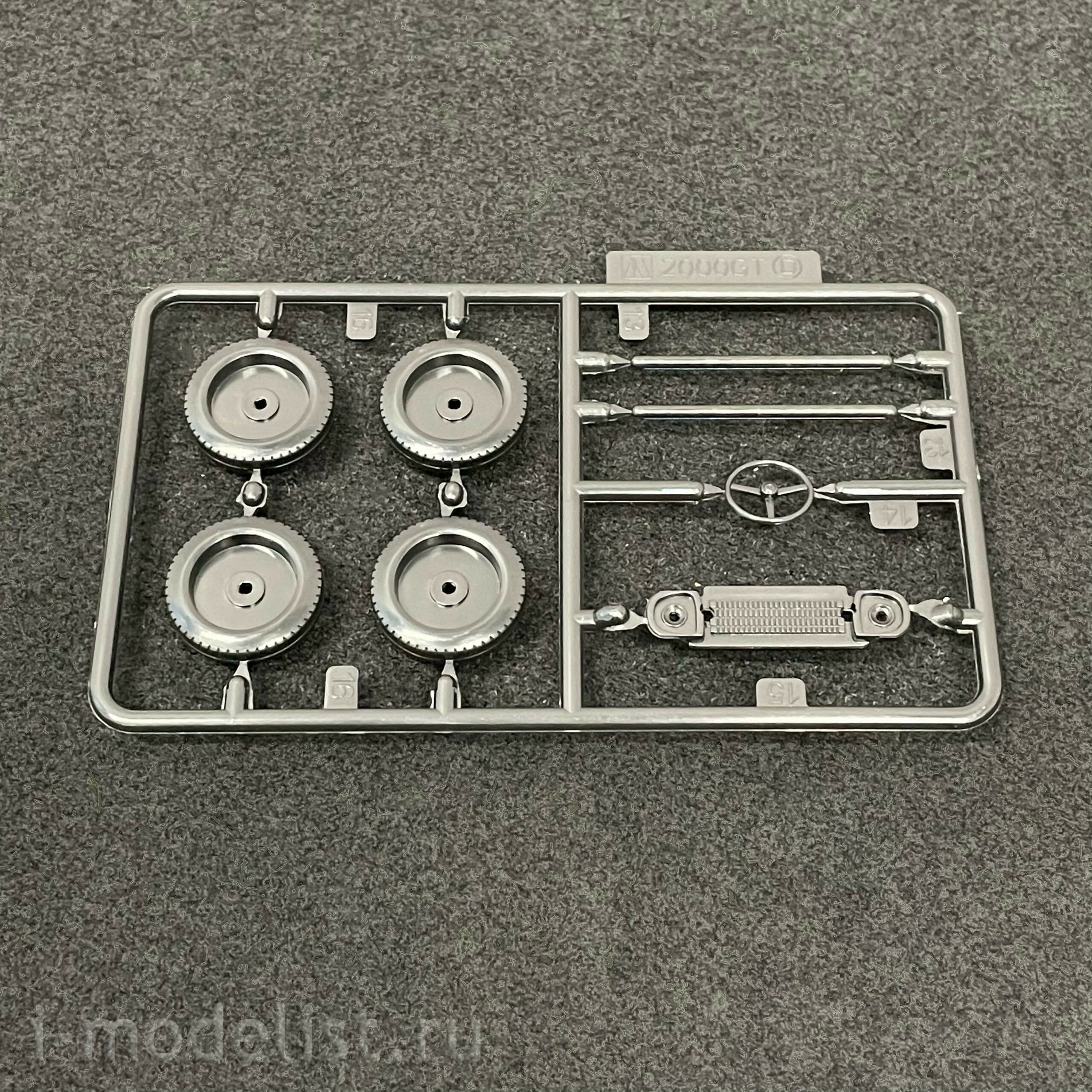 05627 Aoshima 1/32 Toyota 2000GT Car - Pegasus White
