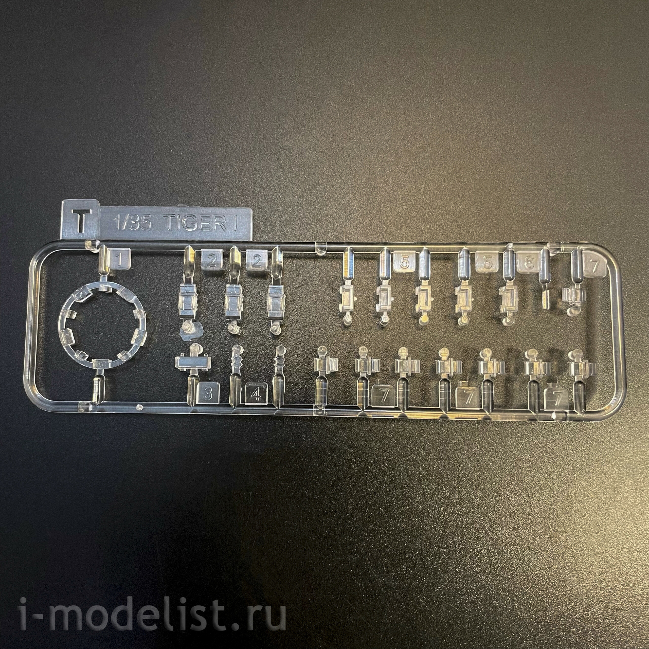 RM-5139 Rye Field Model 1/35 Notмецкий танк Sd.kfz.181 Tiger I (ранний, Курск 1943) с фигуркой Михаэля Виттманна