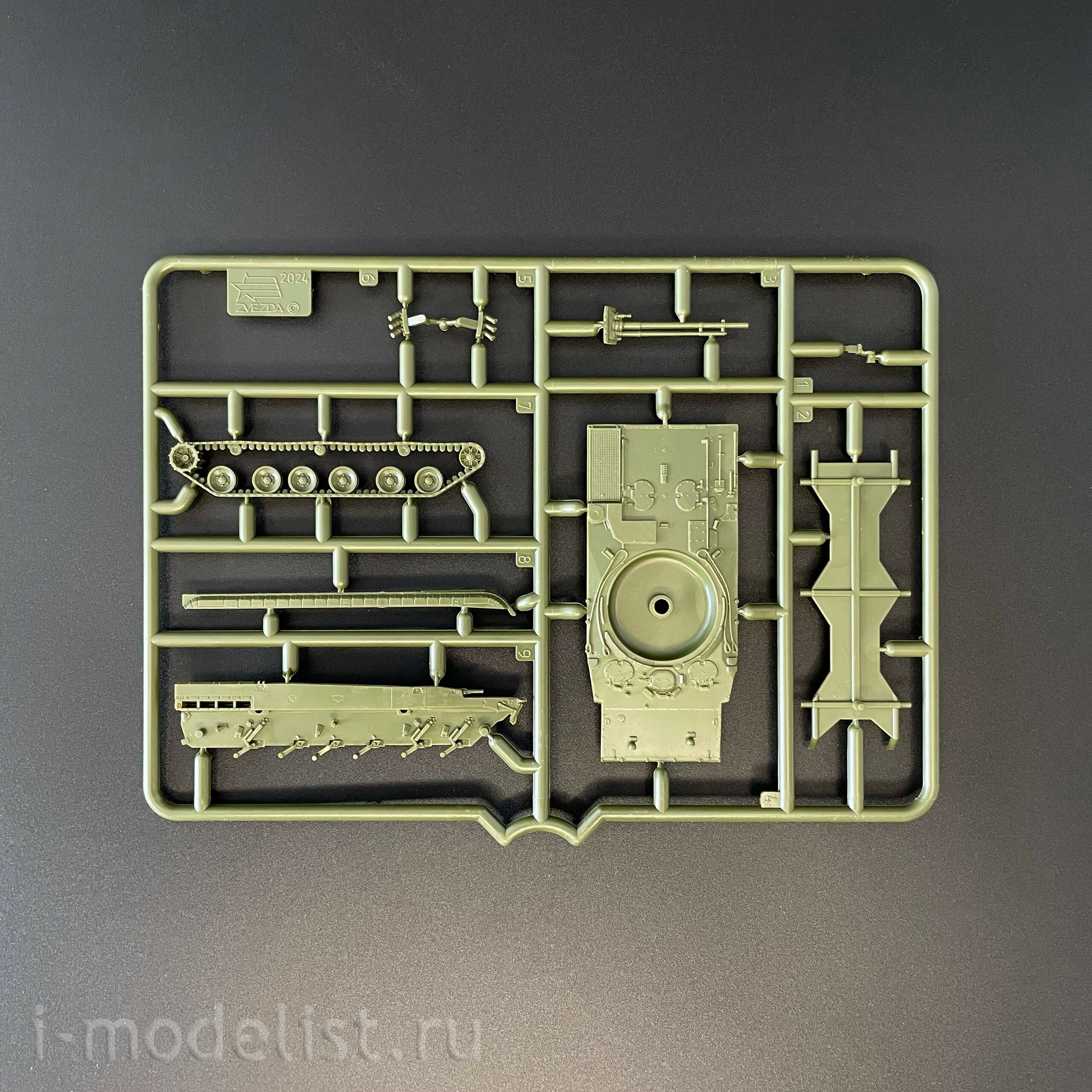 7427 Zvezda 1/100 Российская боевая машина пехfromы БМП-3