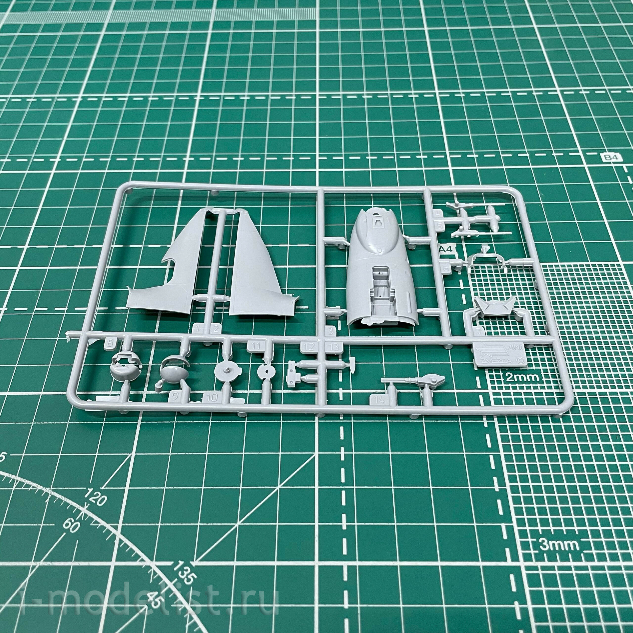 7293 Zvezda 1/72 Soviet Mi-24V/VP Crocodile Attack Helicopter