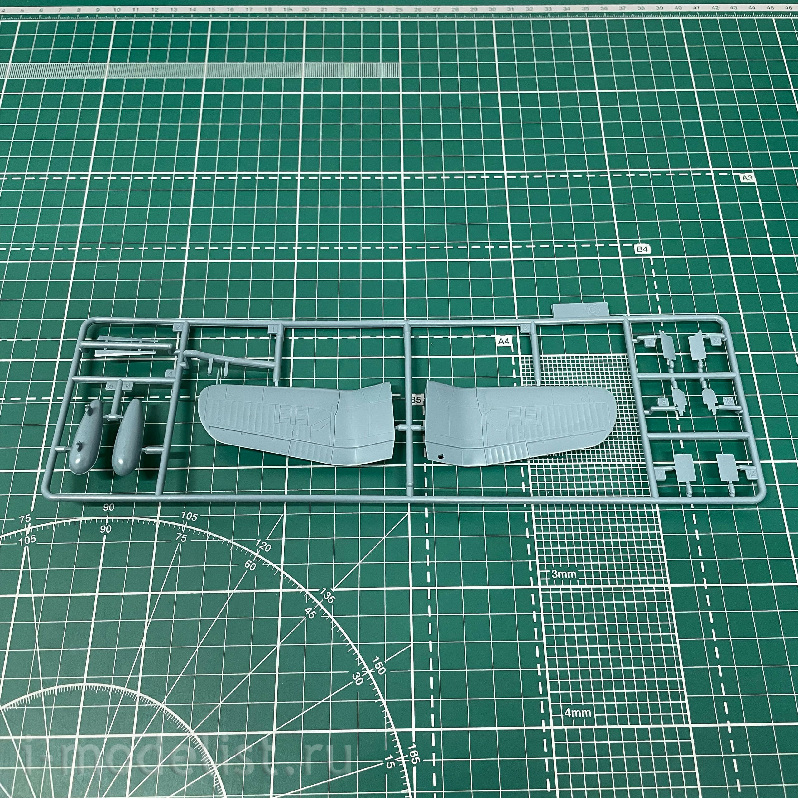 207265 Modeler 1/72 Deck fighter F-4U-1 