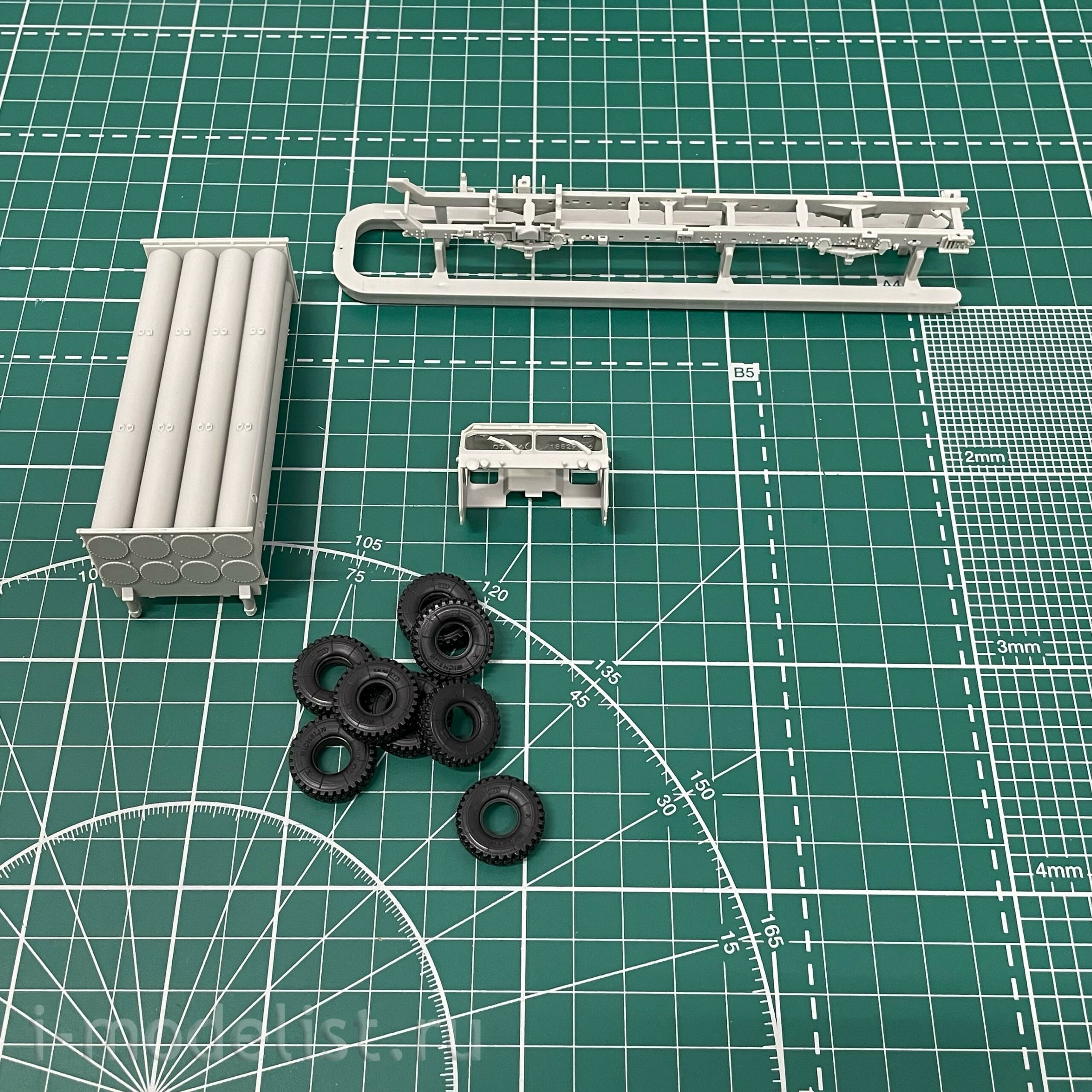 07176 Trumpeter 1/72 Terminal High Altitude Area Defense (THAAD)