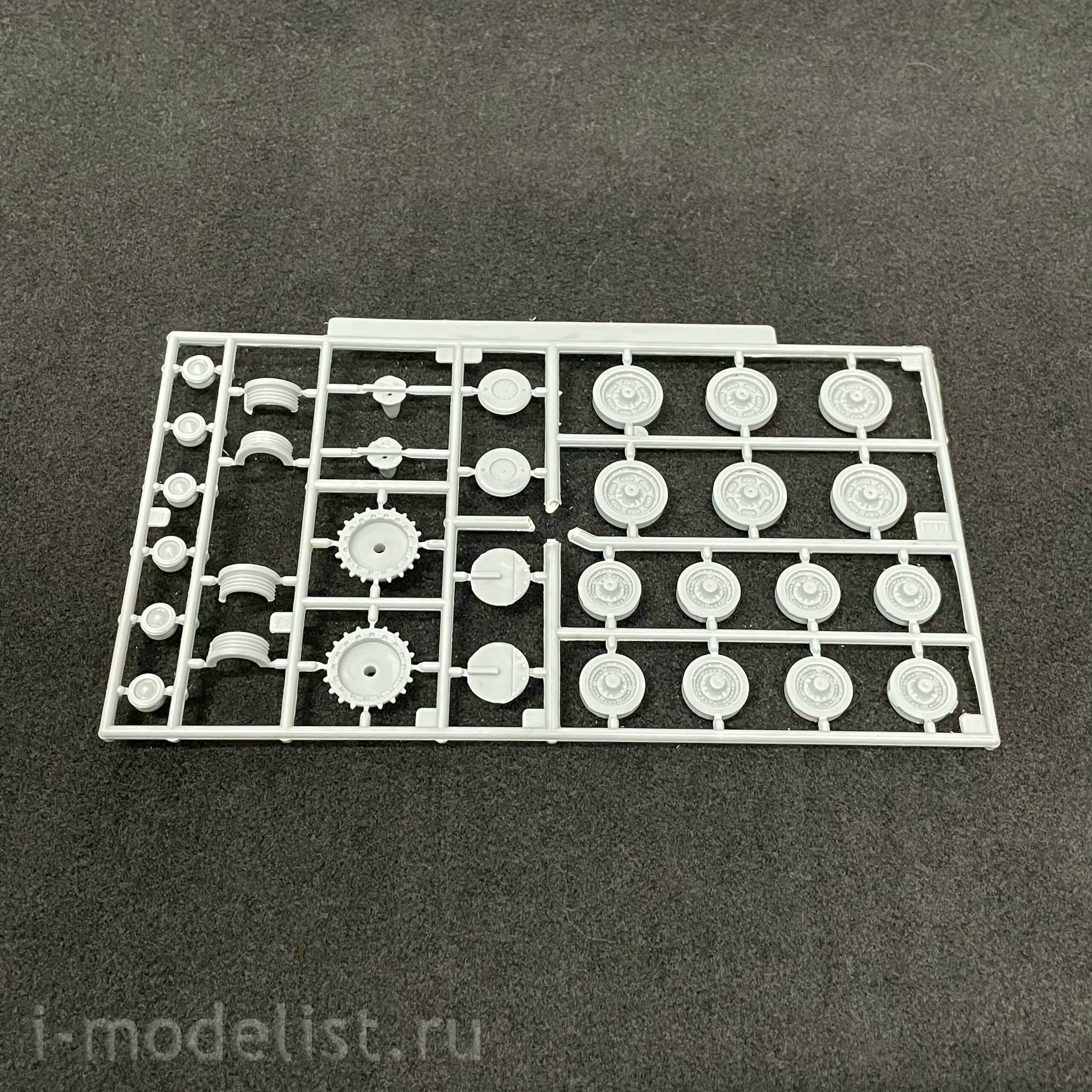 3550 Maket 1/35 British tank Valentine Iv