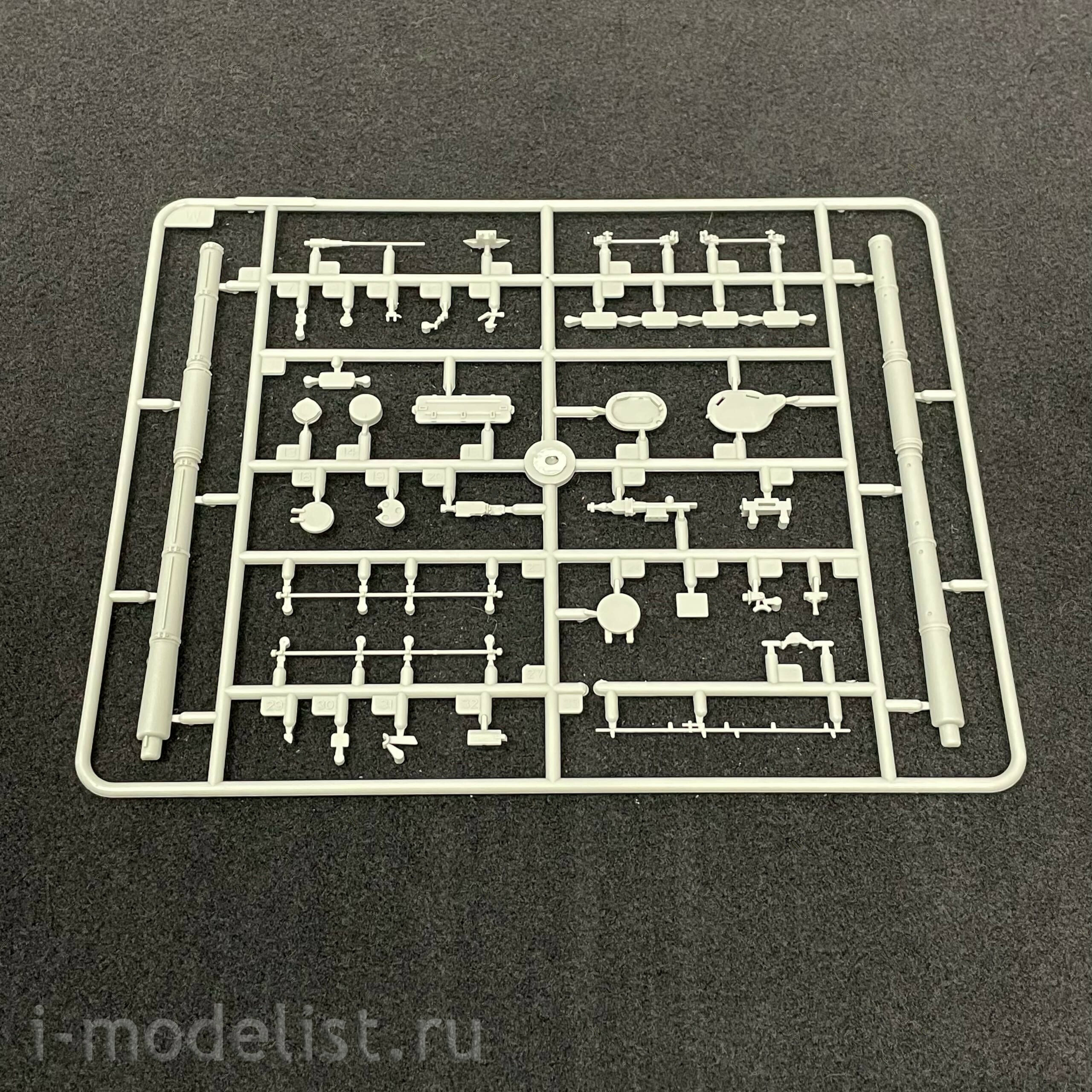 09610 Trubach 1/35 Russian T-72B3 tank with a 4S 24 ERA soft hull and lattice armor (under license from UVZ)
