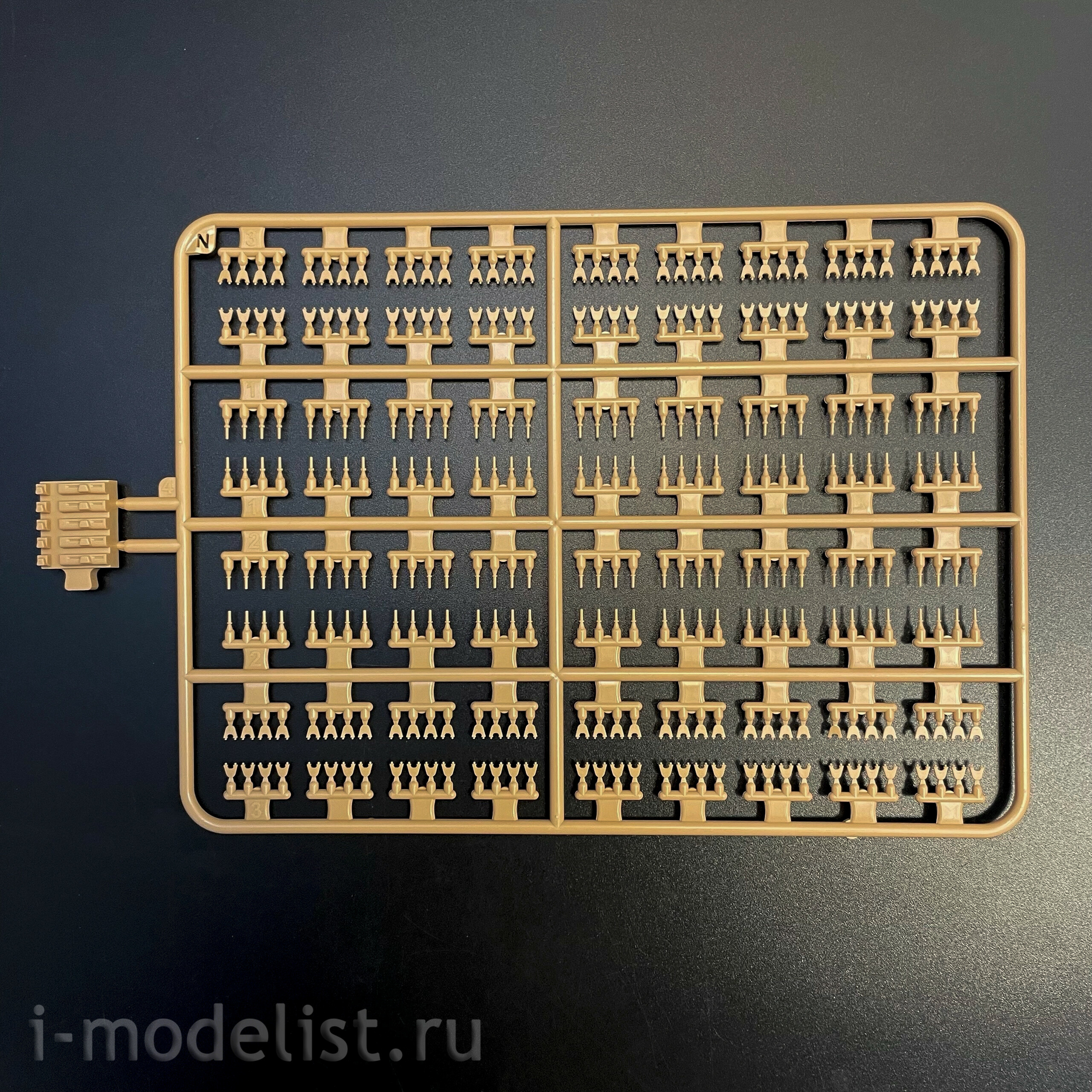 RM-5139 Rye Field Model 1/35 Notмецкий танк Sd.kfz.181 Tiger I (ранний, Курск 1943) с фигуркой Михаэля Виттманна