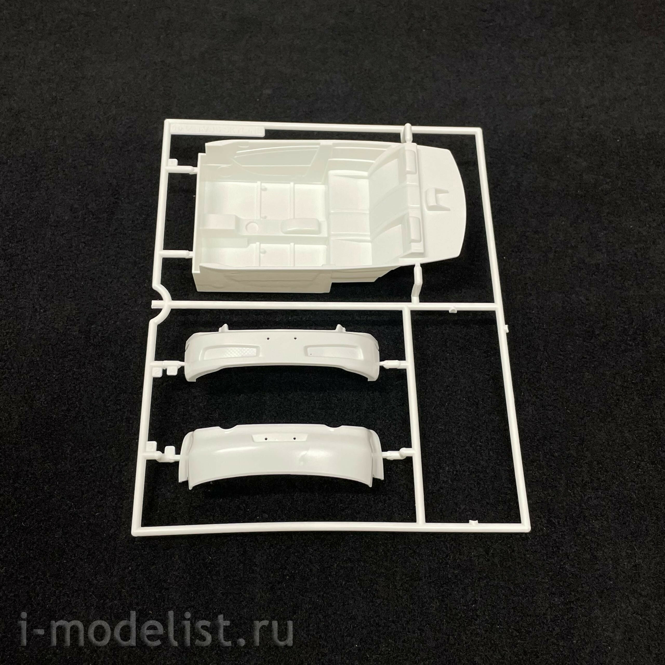 03933 Fujimi 1/24 Nissan Skyline Coupe 350 GT NiSMO (V35)