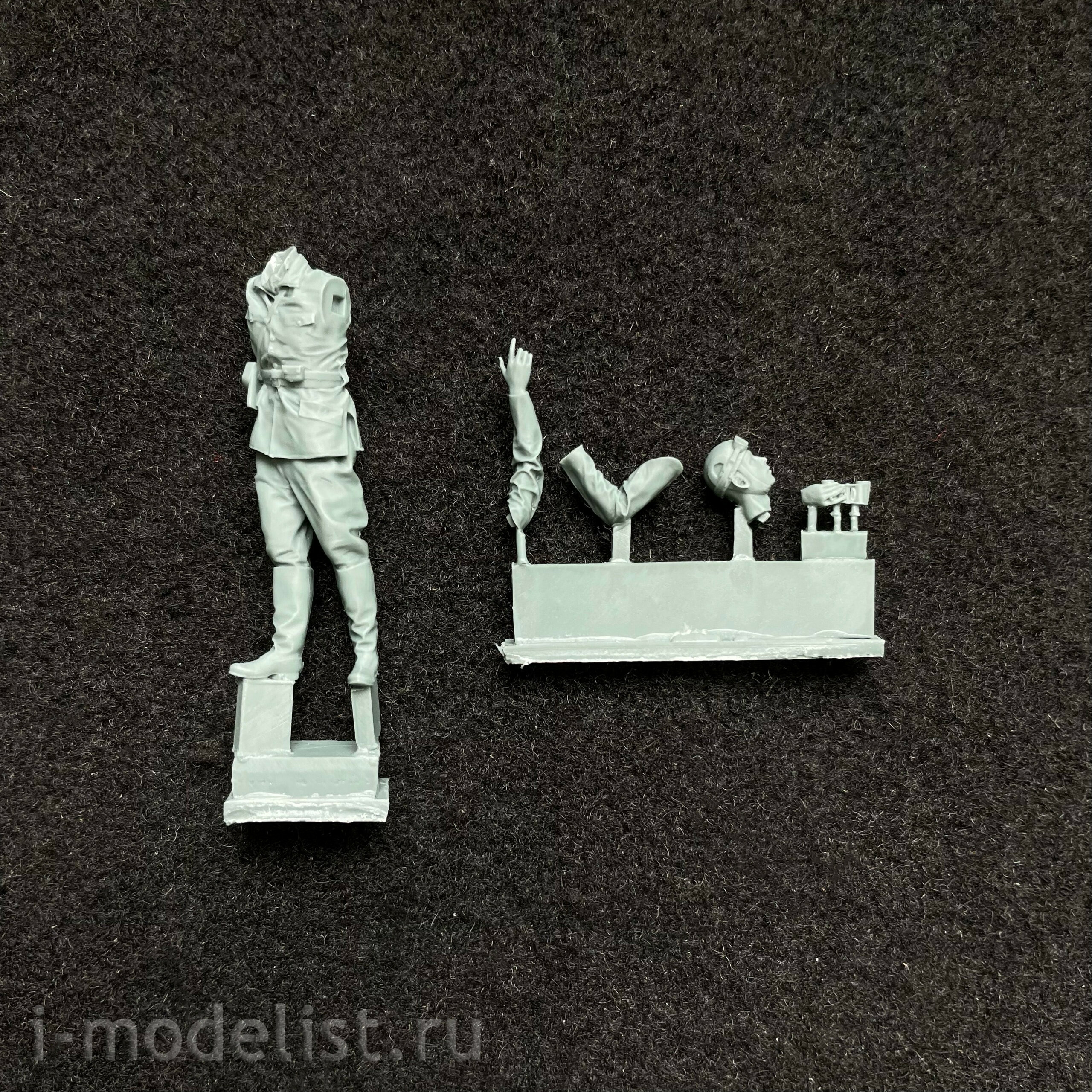 BT-023 Border Model 1/35 German Tiger I Tank with Resin Commander Figurine
