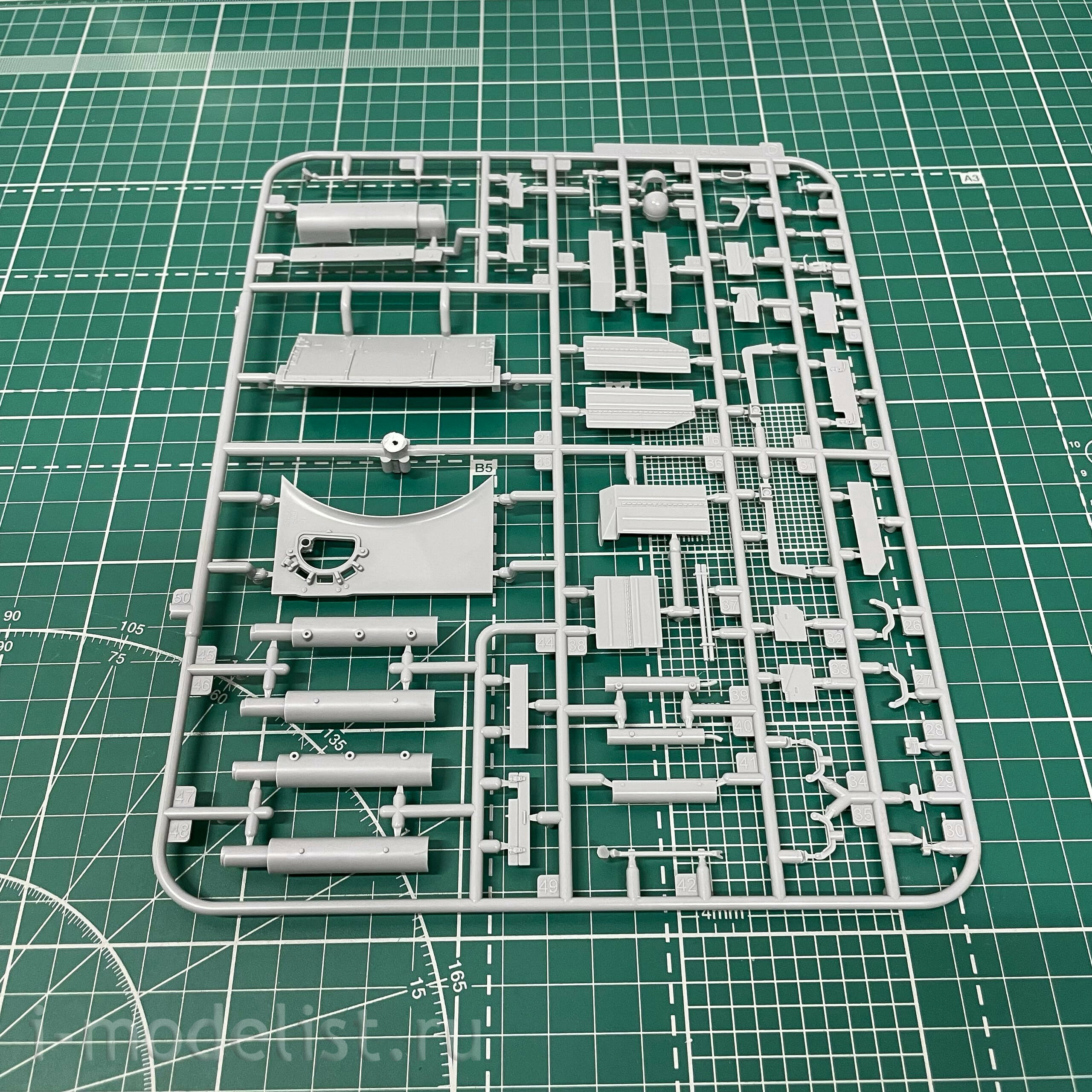 35A006 Amusing Hobby 1/35 British Heavy Tank FV214 Conqueror Mk I