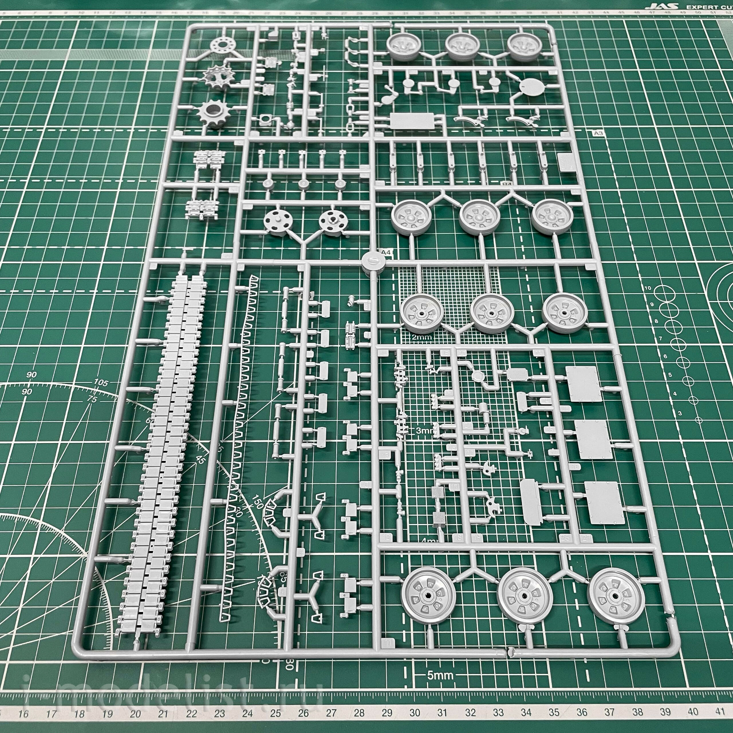 3573 Zvezda 1/35 Main battle tank T-90