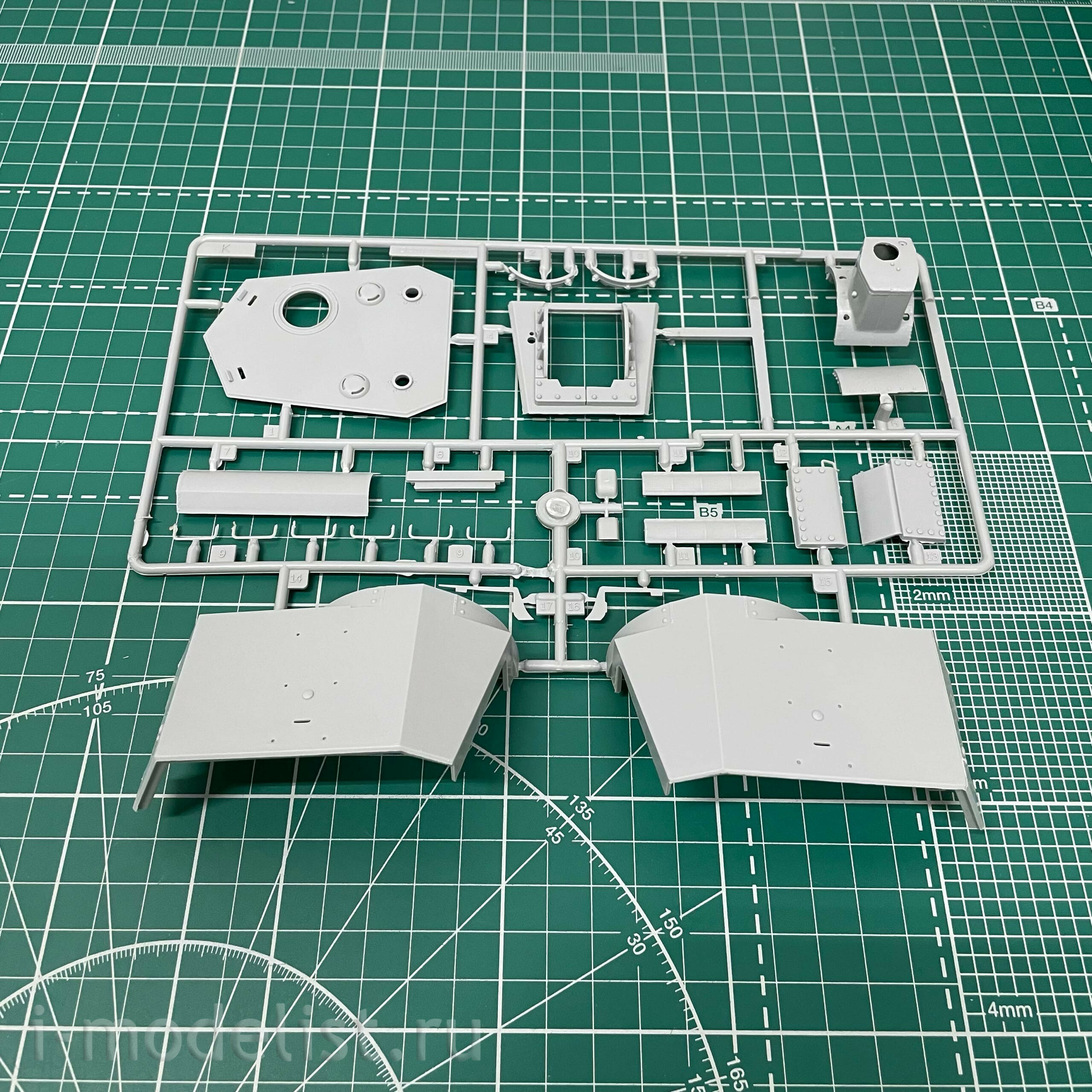 303528 Model 1/35 Heavy tank KV-2 with turret MT-1