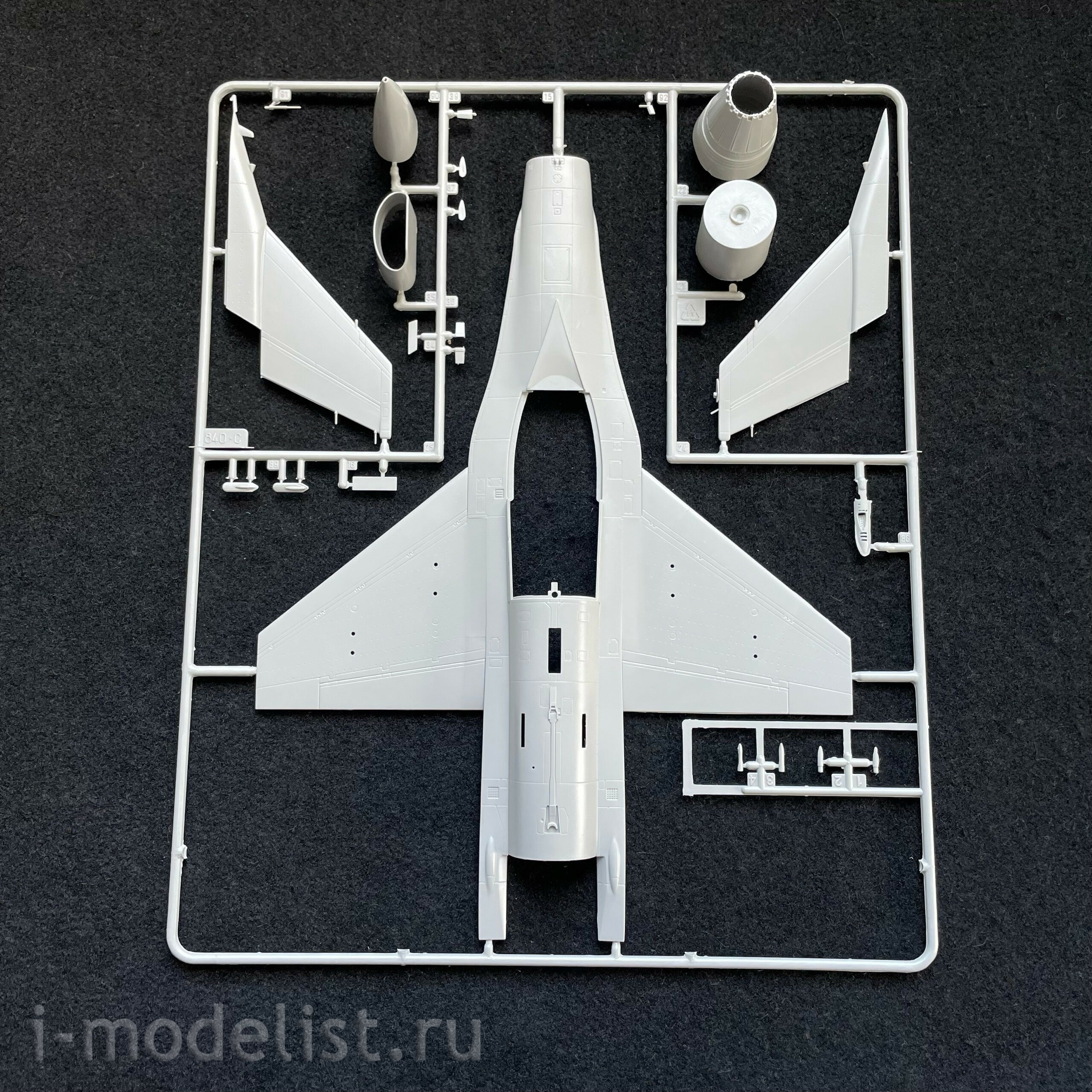 2825 Italeri 1/48 F-16C Fighting Falcon Fighter
