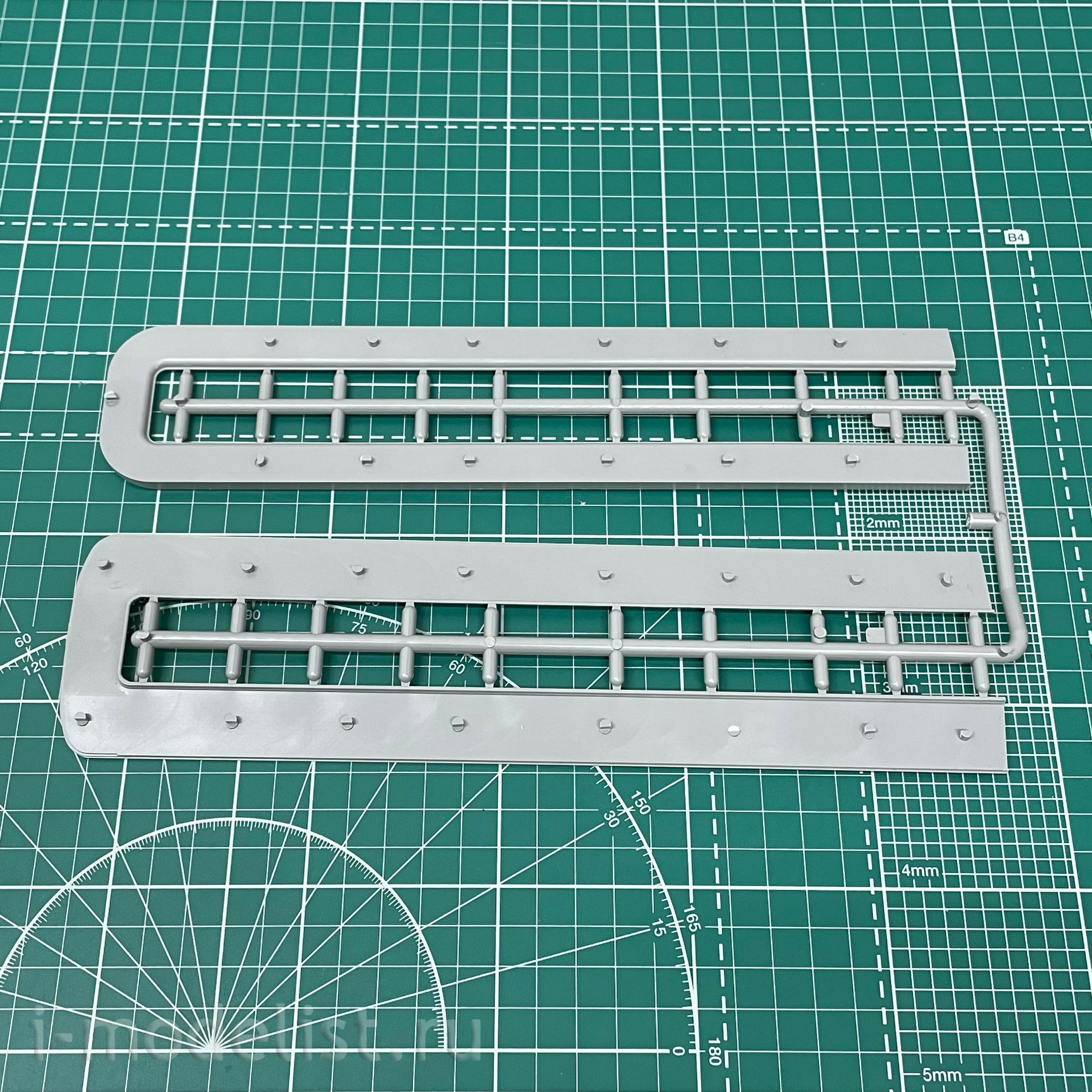 816 Roden 1/35 GMC PD3751 SilverSide Greyhound Lines Bus