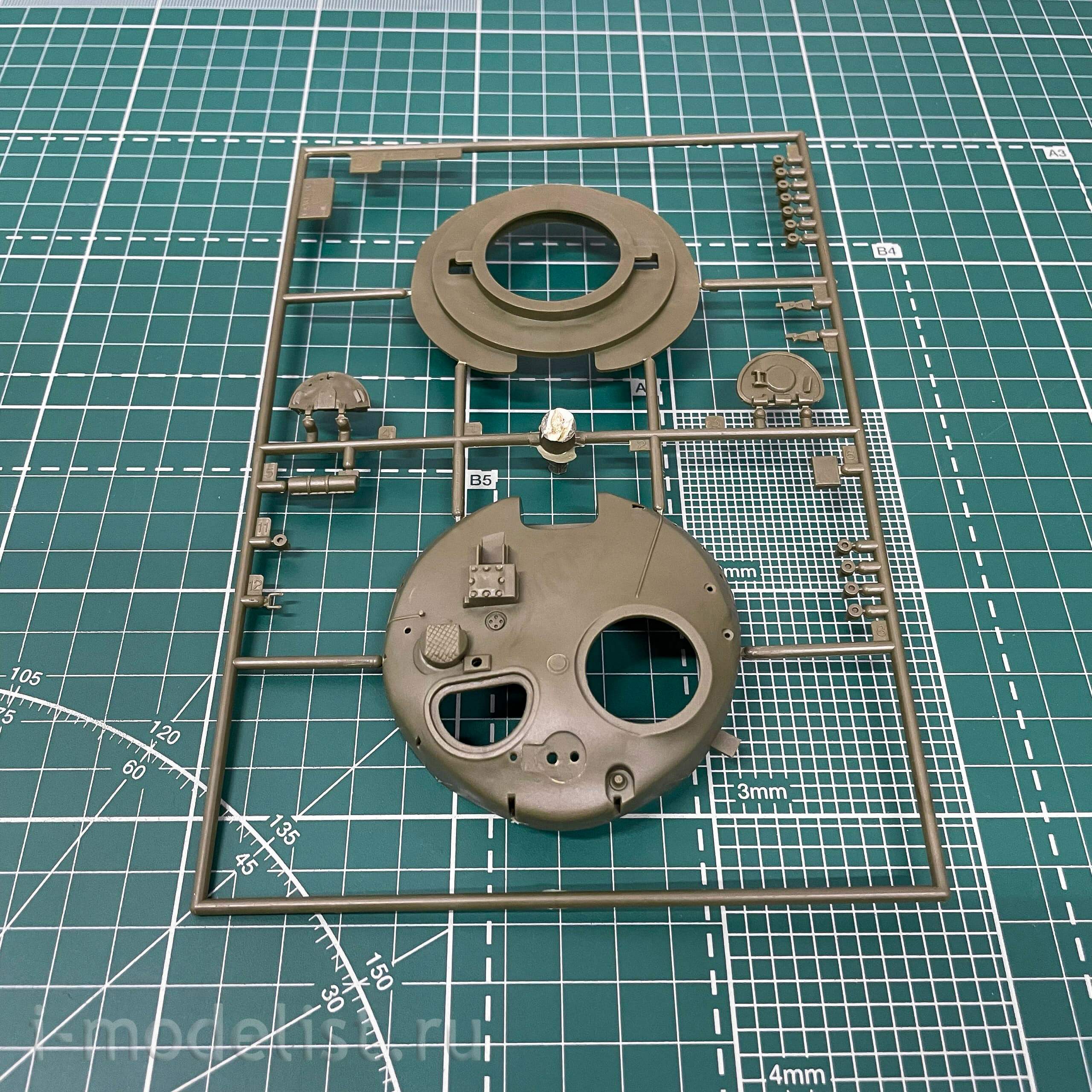 Zvezda 3552 1/35 T-72A
