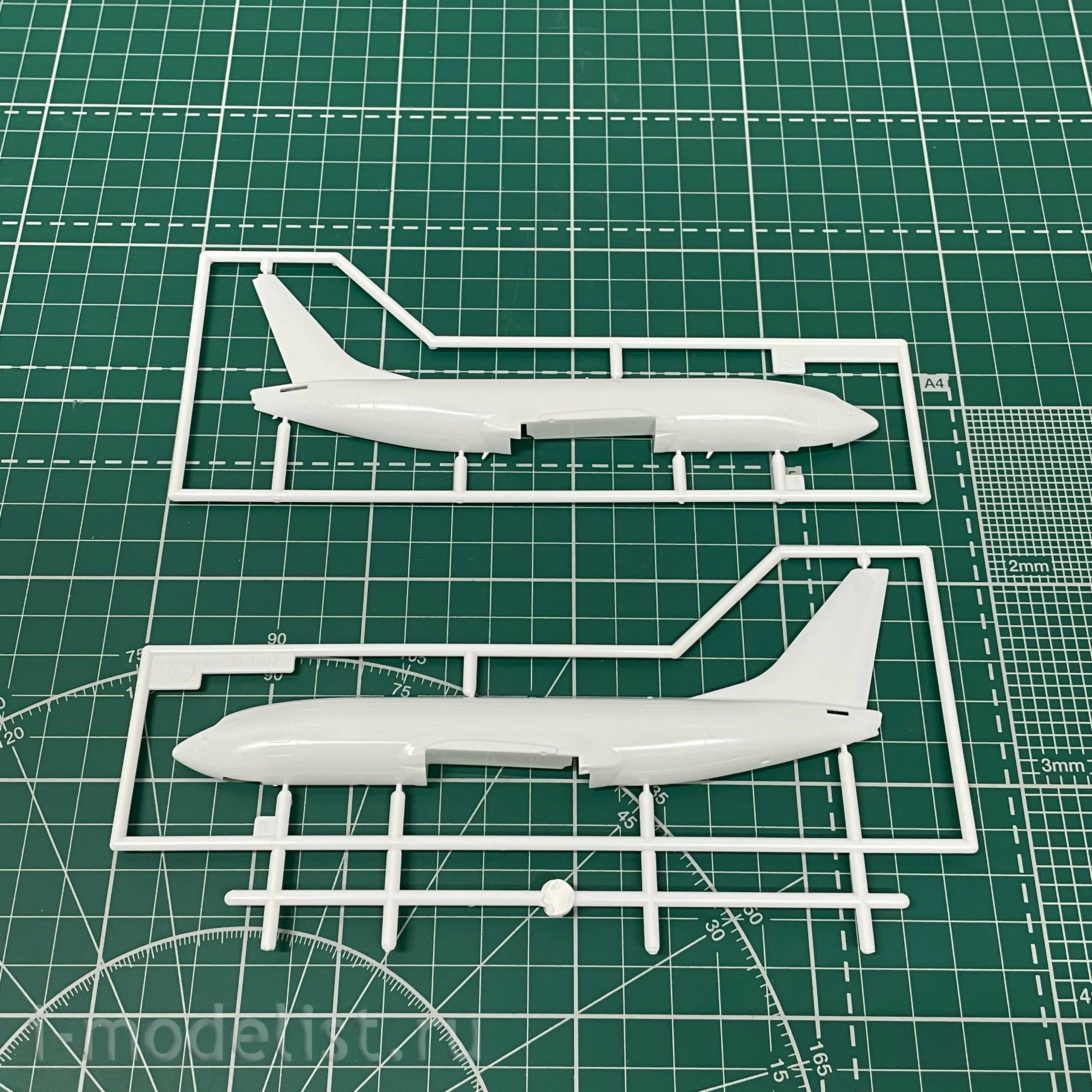 10735 Hasegawa 1/200 Ana B737-700 Aircraft