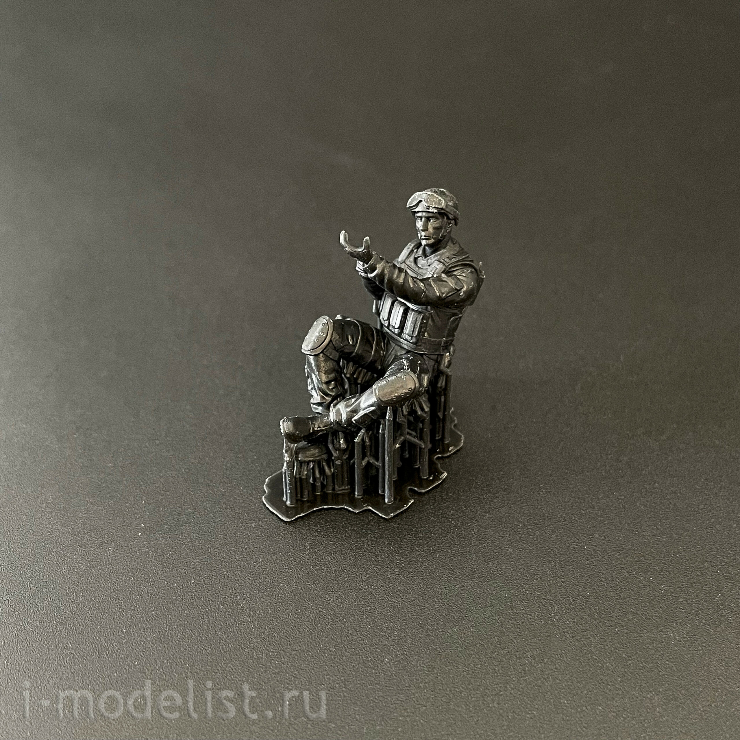 KH50004 Zimi Model 1/35 Вертолёт AH-6J/MH-6J Little Bird с фигурами