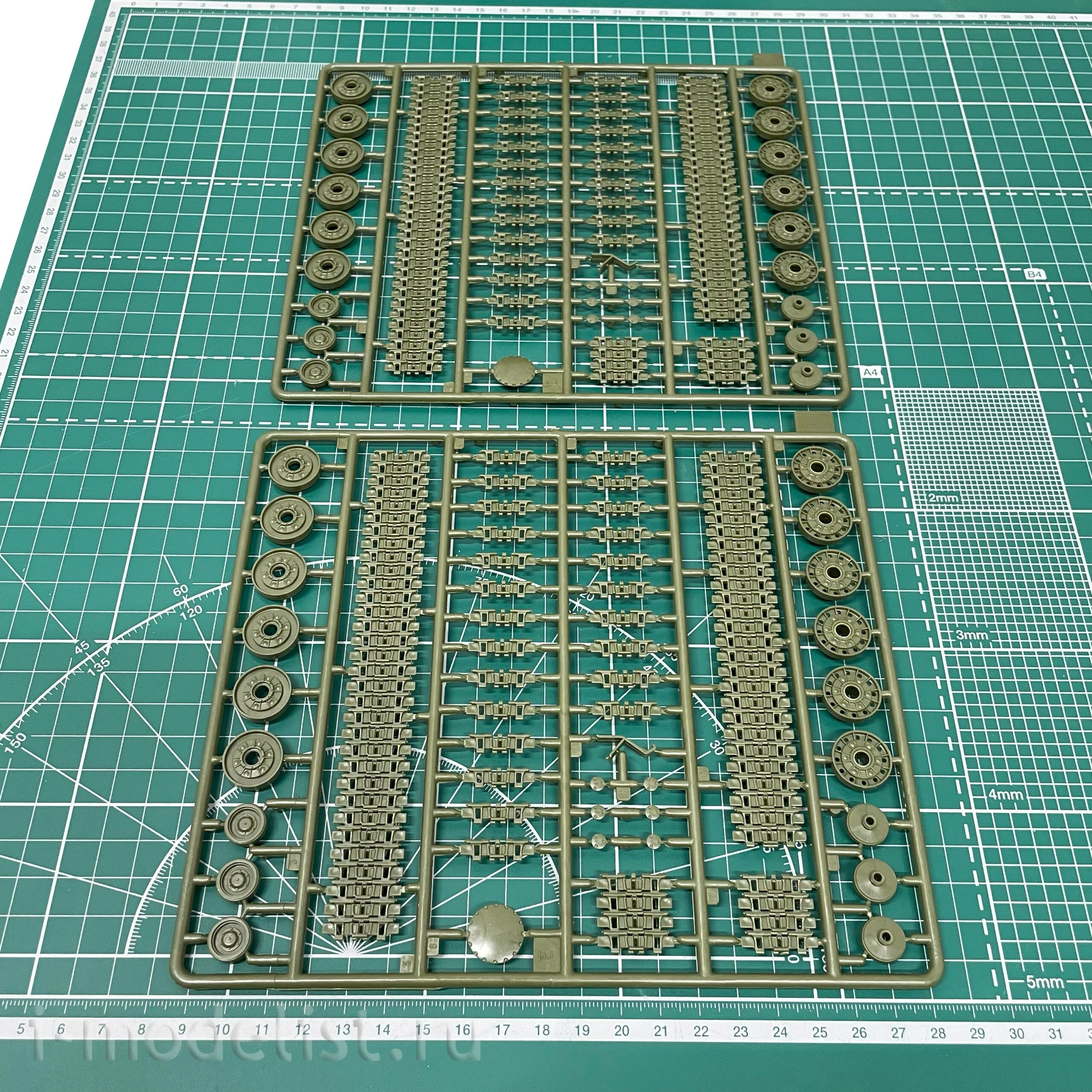 3624 Zvezda 1/35 kV-1 Tank with l-11 gun
