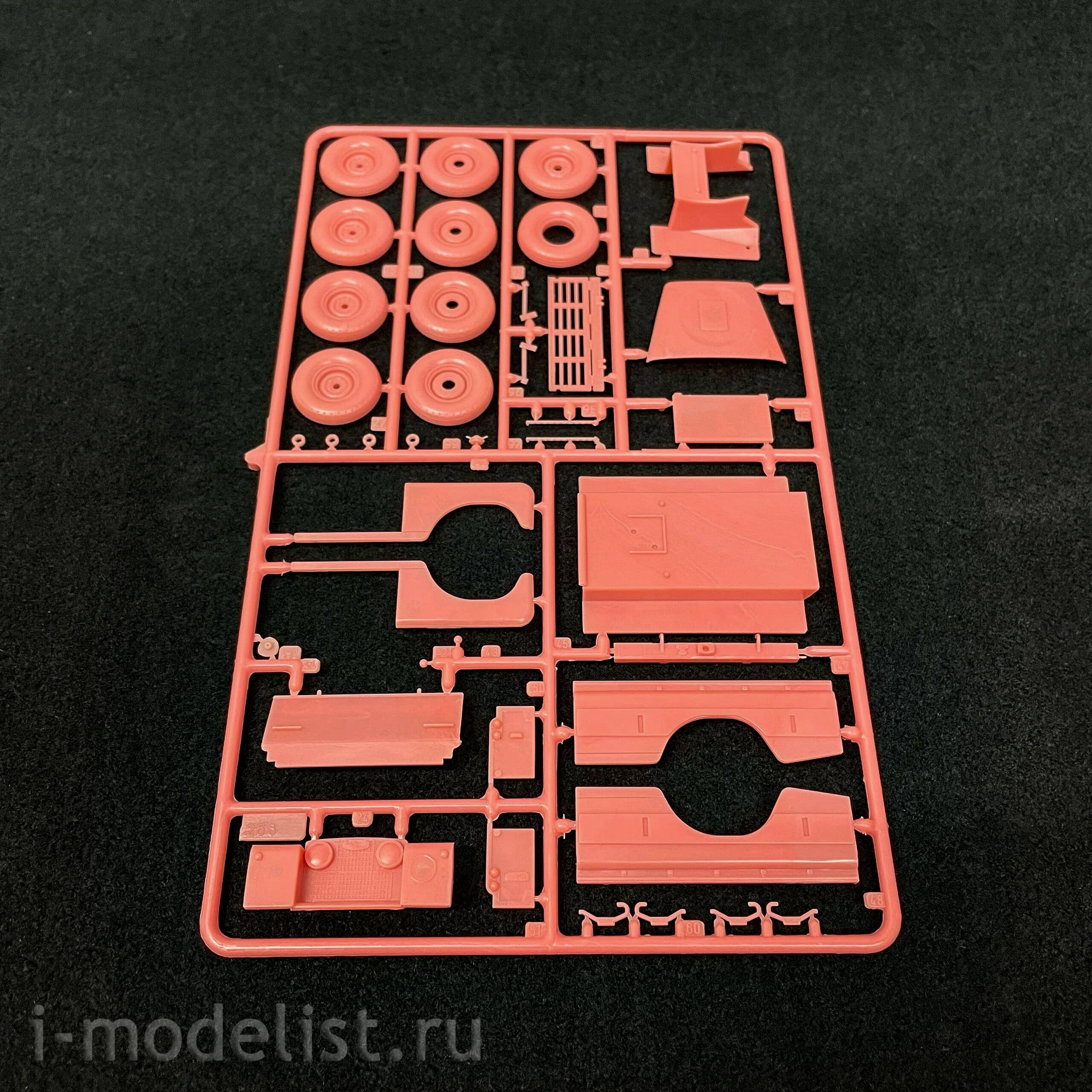 Italeri 6501 1/35 S. A. S. Recon Vehicle 
