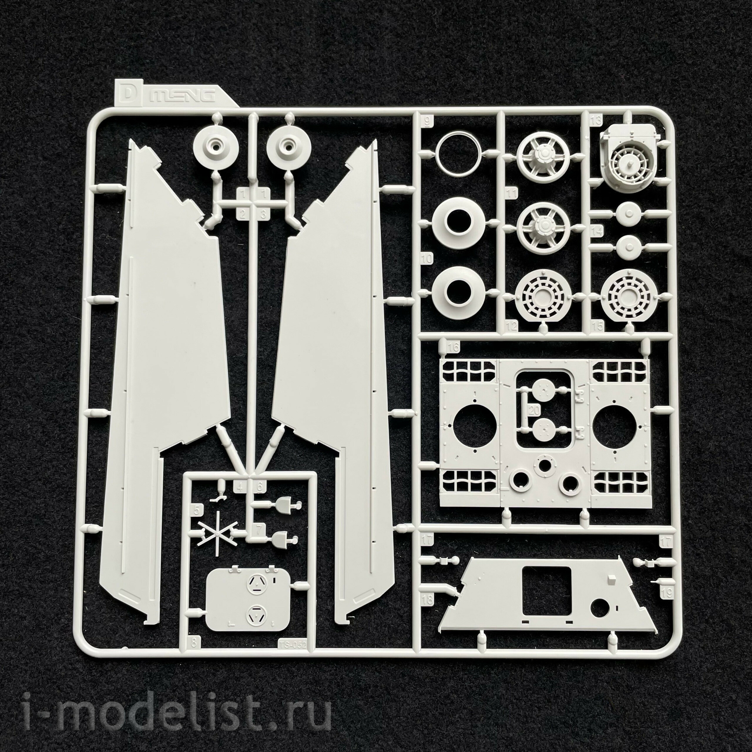 TS-054 Meng 1/35 Tank Sd.Kfz.171 Panther Ausf. G late with FG1250