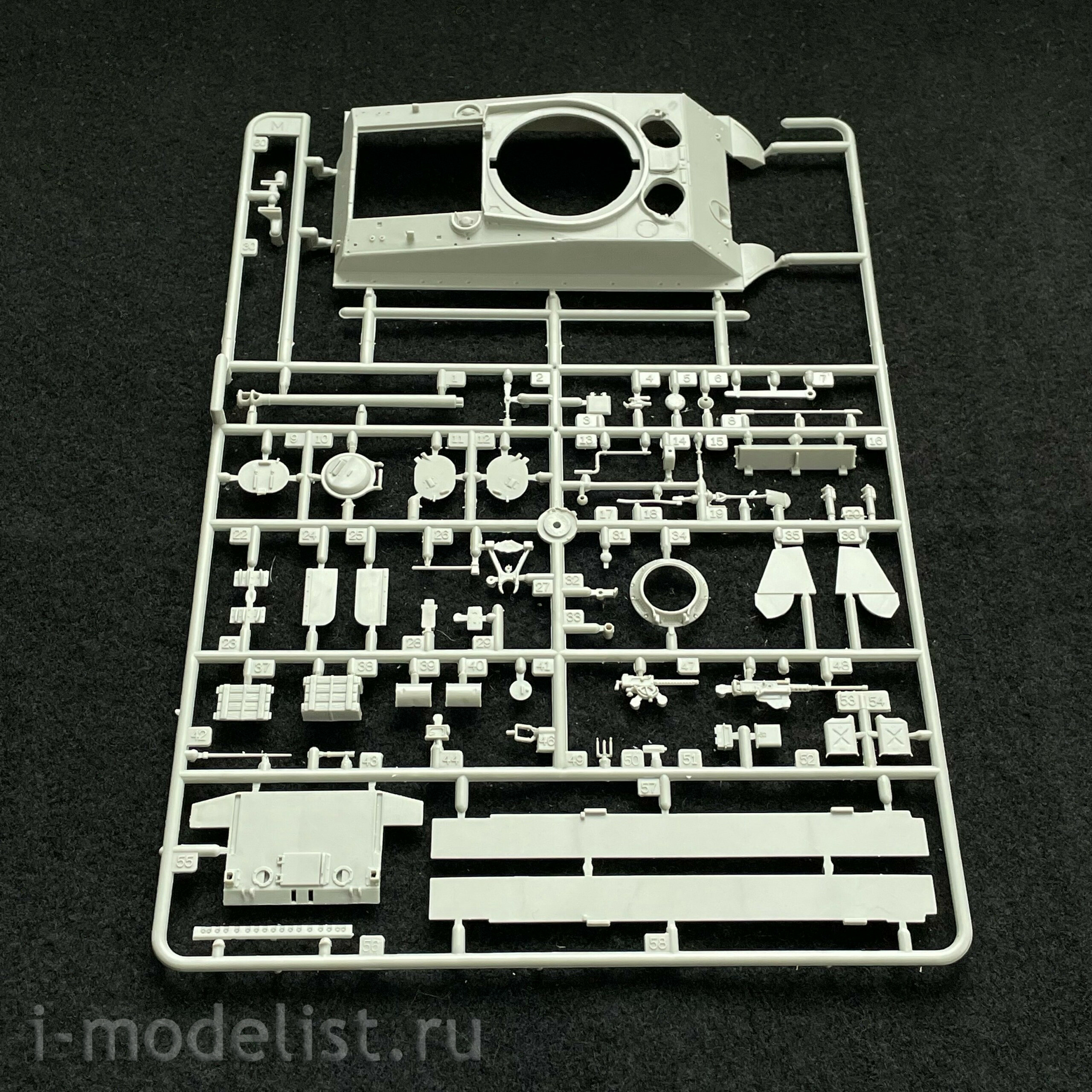 84804 HobbyBoss 1/48 U. S M4A3 E8 Tank (Korean War) 