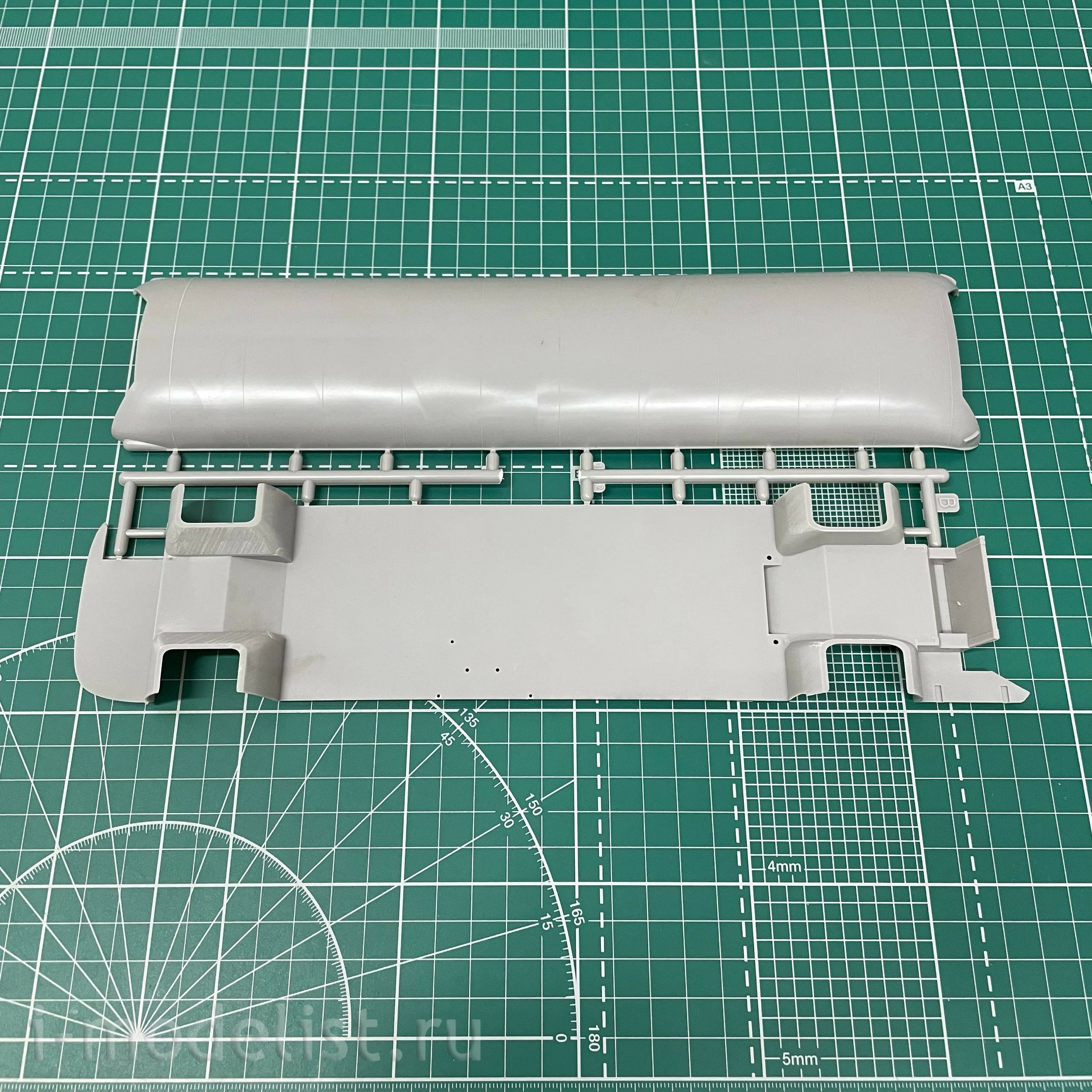 816 Roden 1/35 GMC PD3751 SilverSide Greyhound Lines Bus