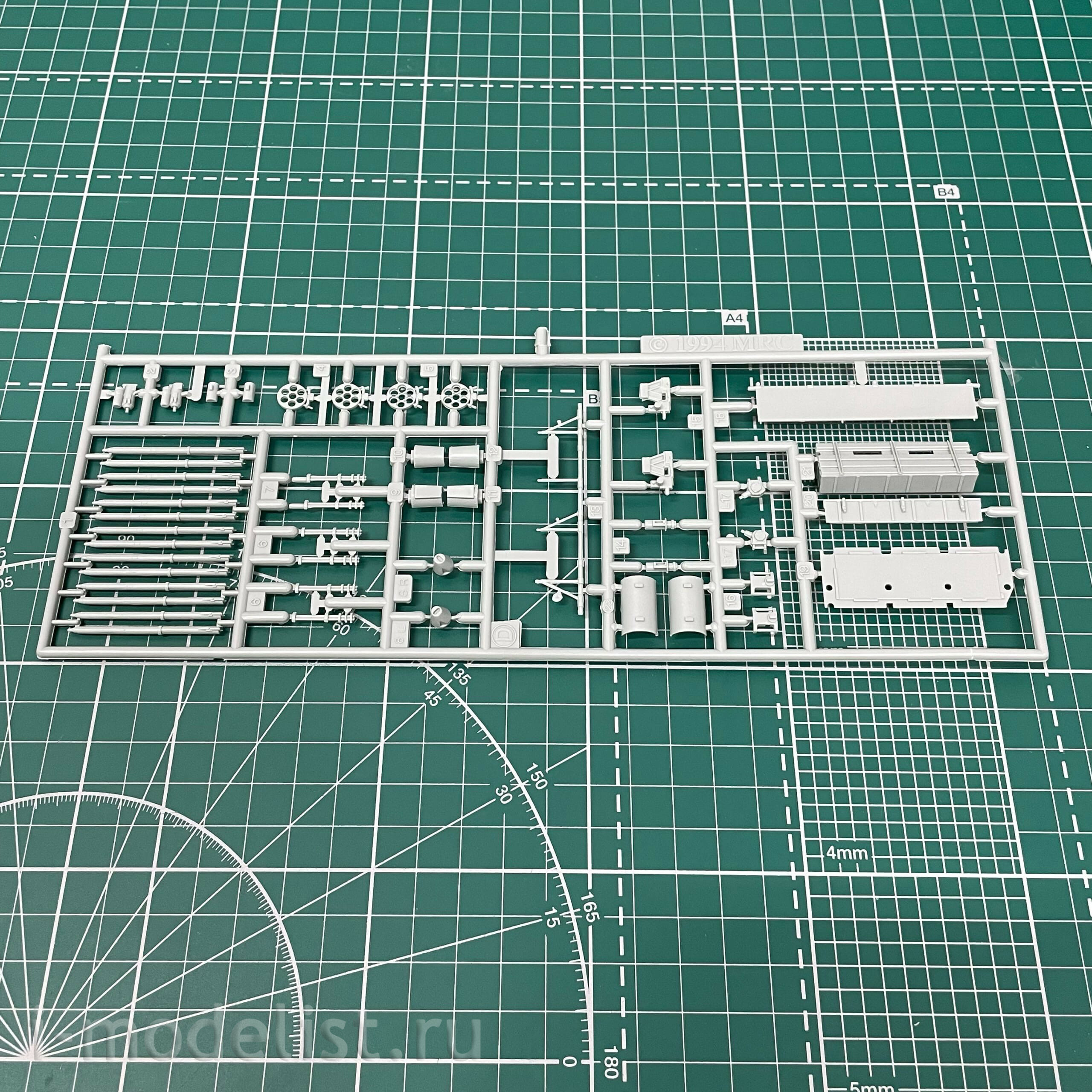 04960 Revell 1/35 Bell UH-1C