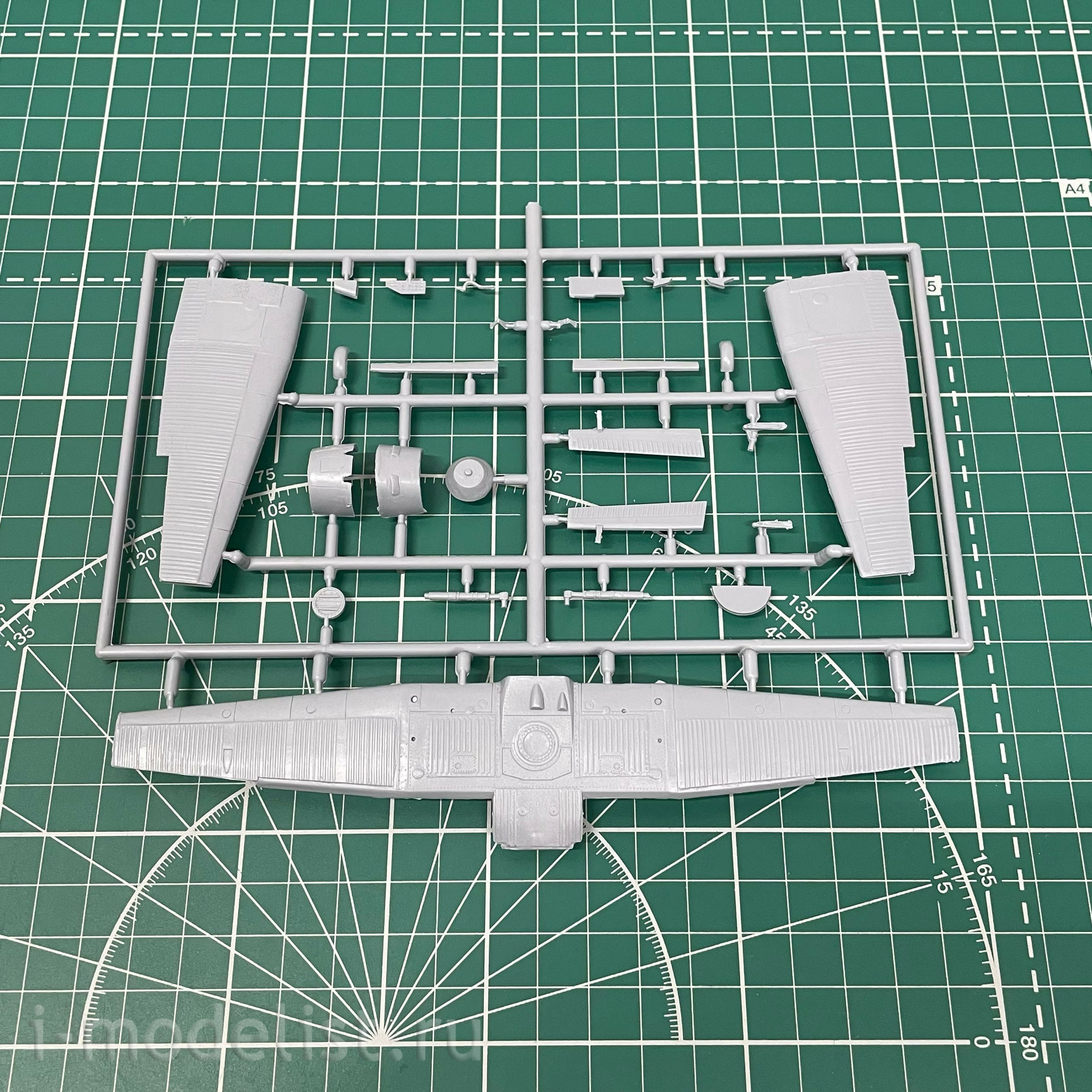 KPM0130 Kovozavody Prostejov 1/72 Aircraft Let Z-37A-2 