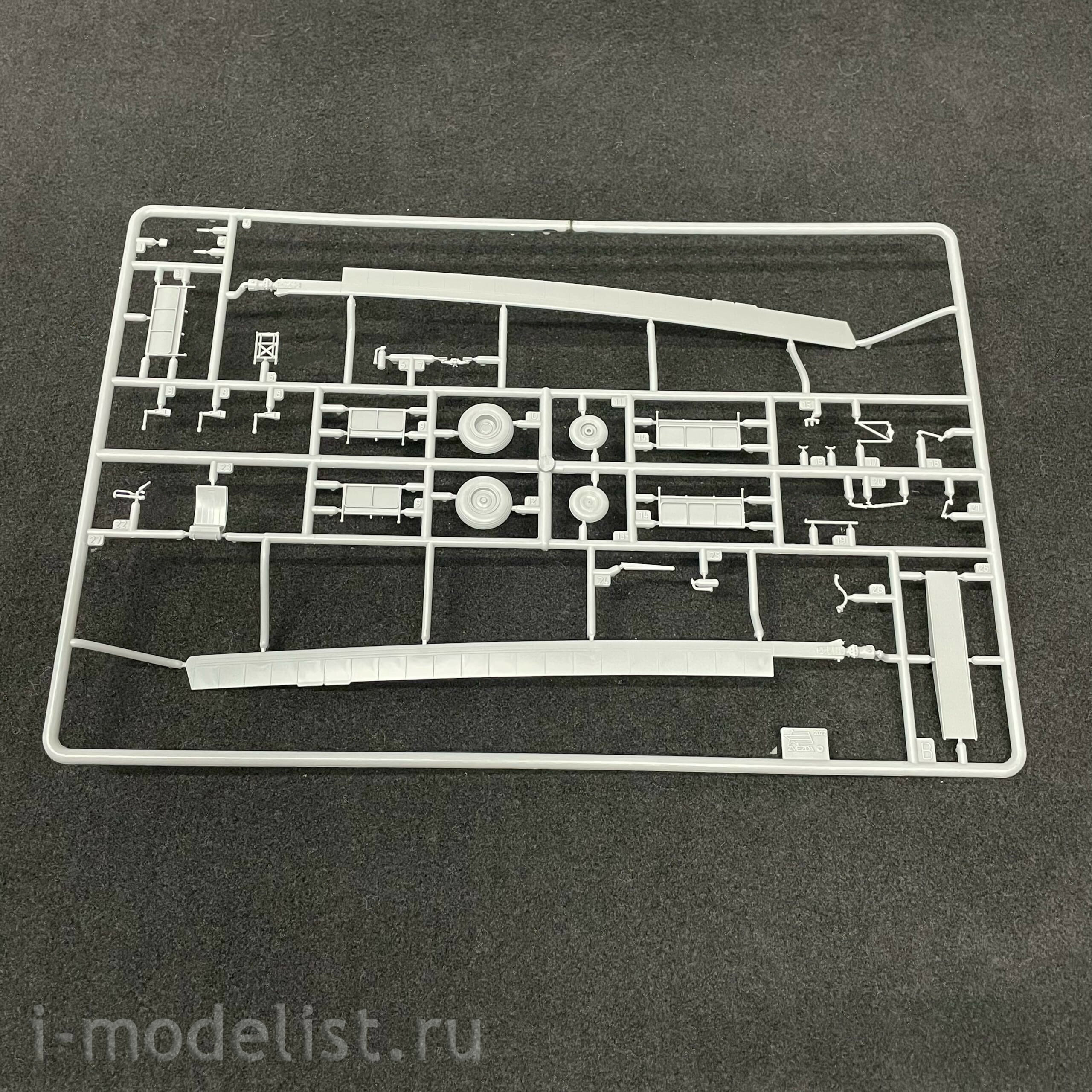4828 Zvezda 1/48 Soviet multi-purpose helicopter Mi-8MT