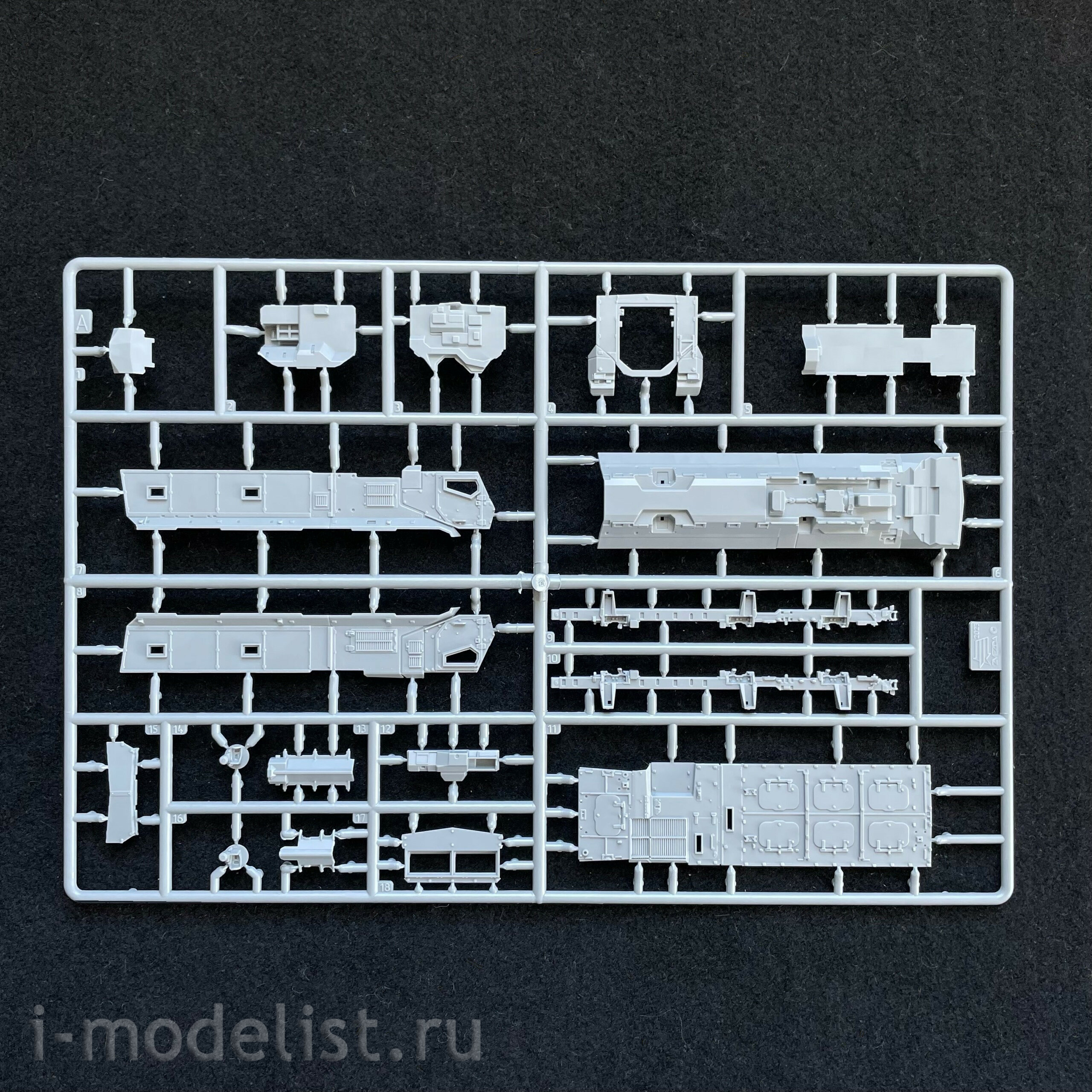 5075 Zvezda 1/72 Russian armored car 