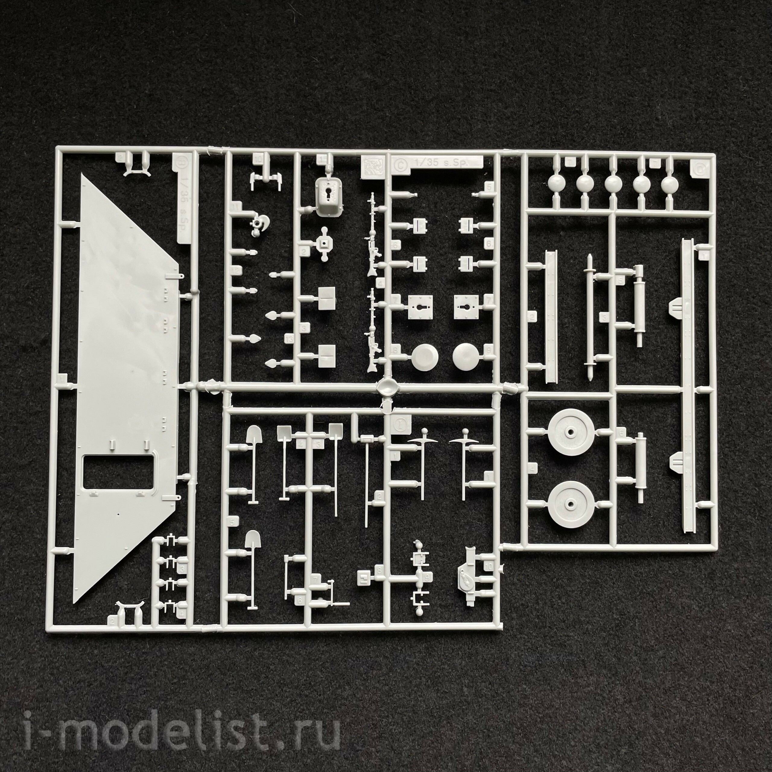 6071 Dragon 1/35 Schwerer PanzerspÄhwagen (KOMMANDOWAGEN)