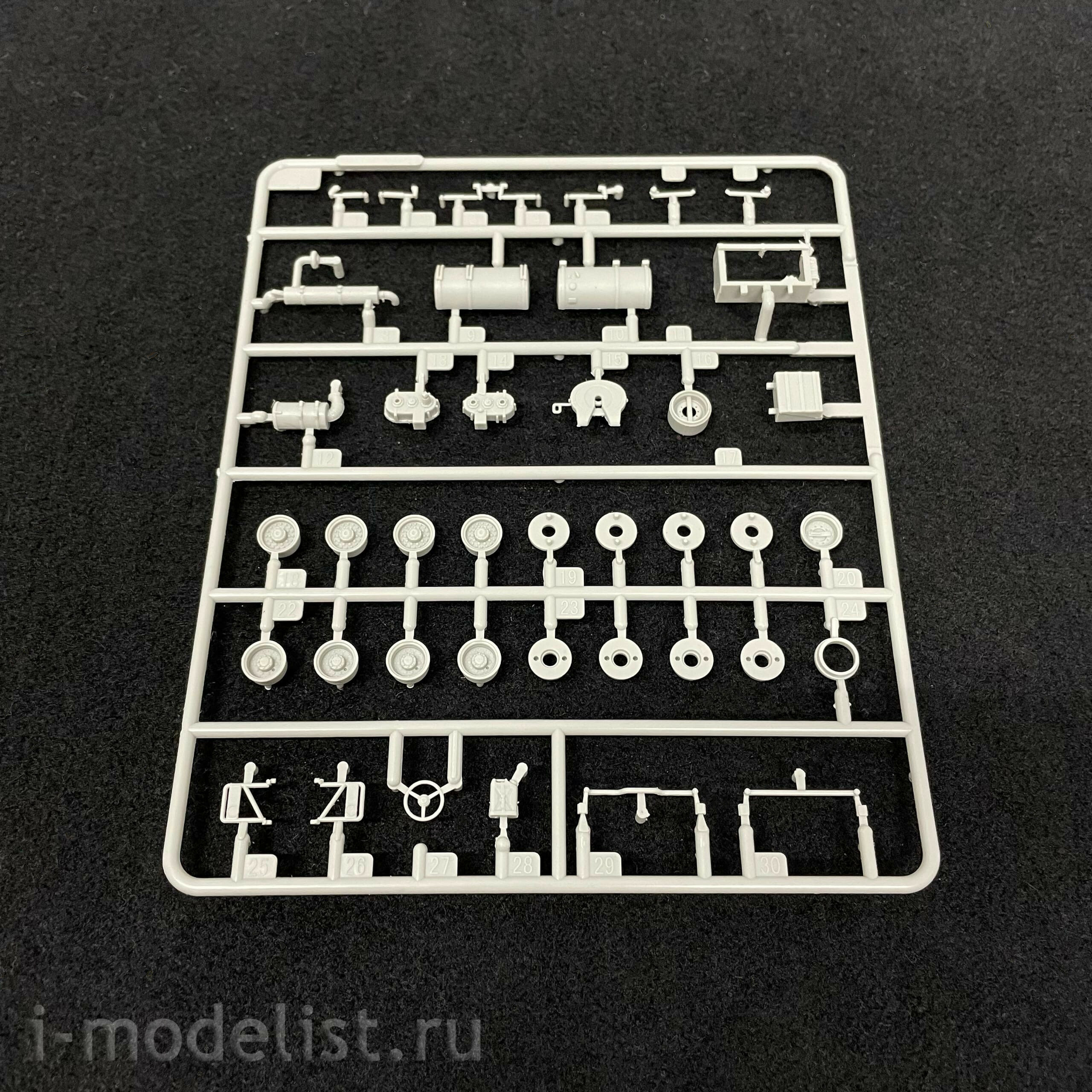 07177 Trumpeter 1/72 Tractor M983 with X-band radar AN/TPY-2