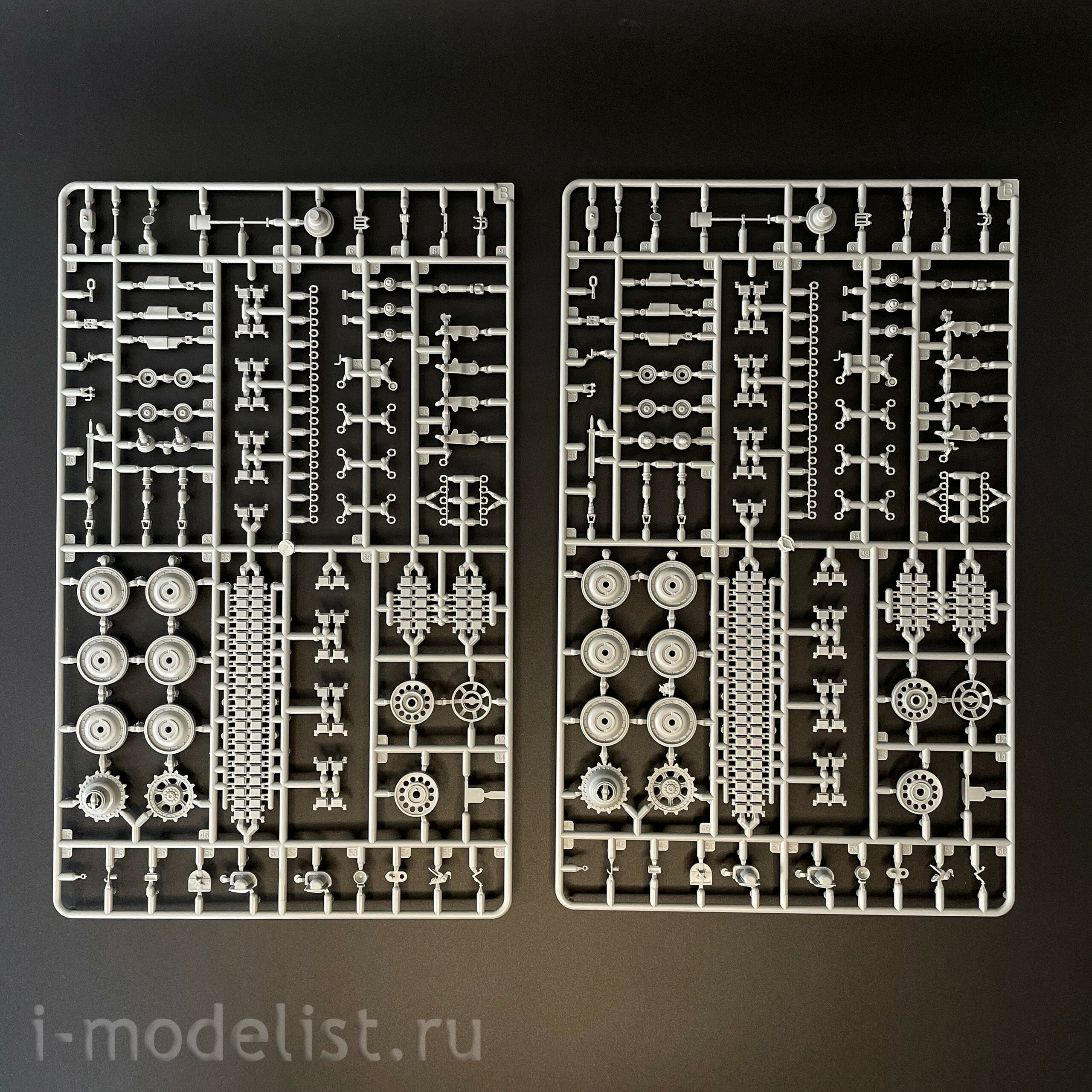 35A055 Amusing Hobby 1/35 Notмецкий танк Spähpanzer Ru 251