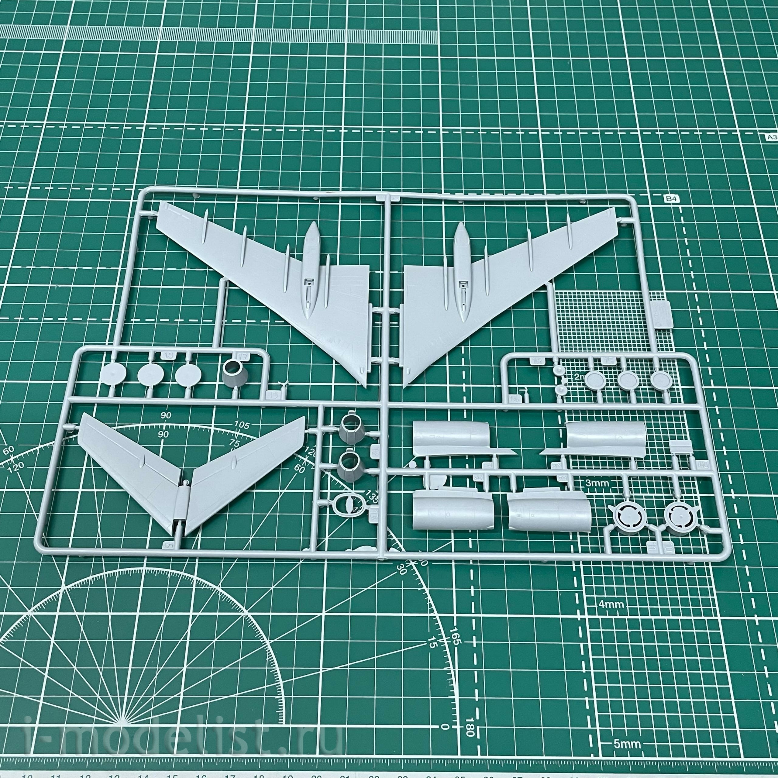 7004 Zvezda 1/144 Passenger plane Tupolev TU-154M
