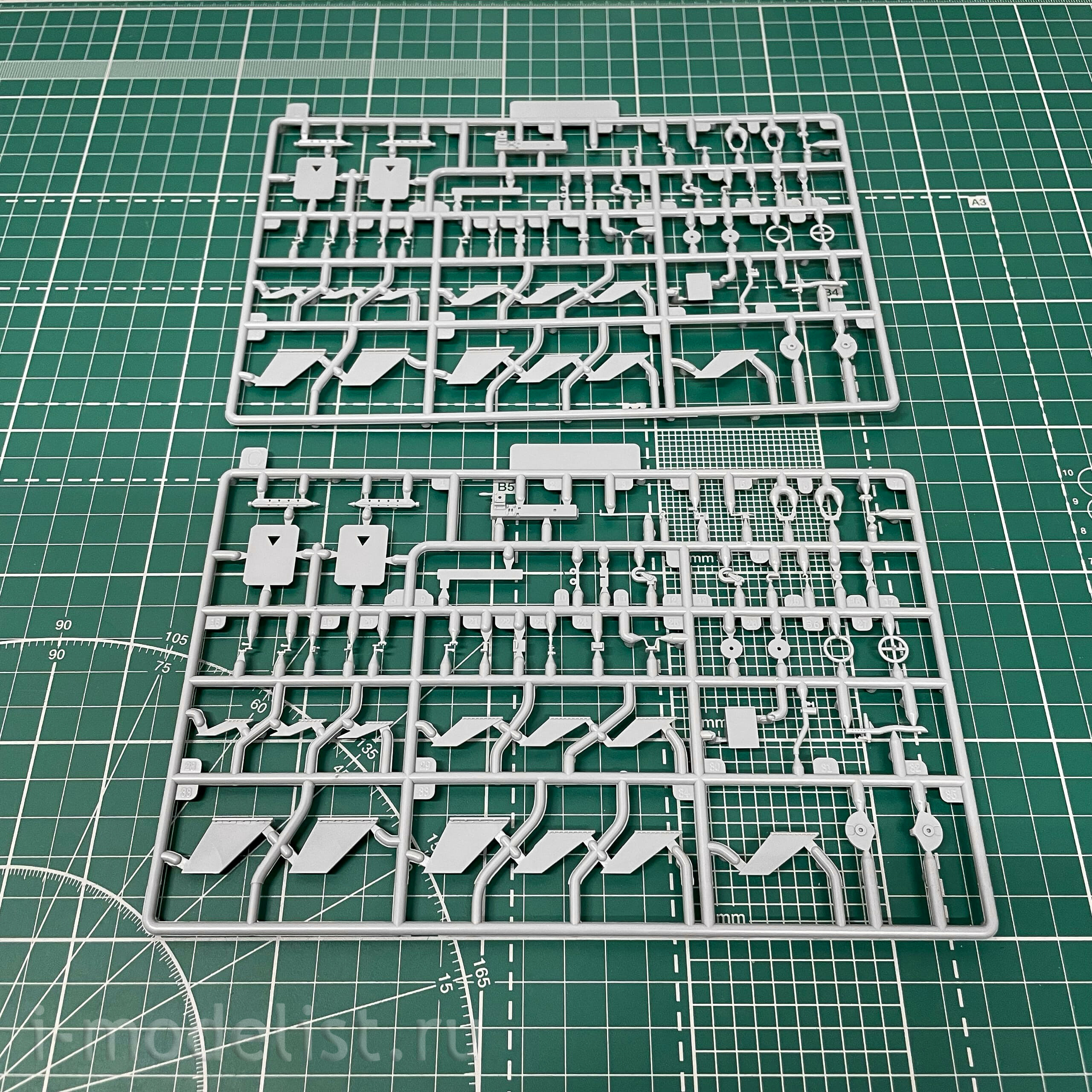35A010 Amusing Hobby 1/35 Rheintochter R-1
