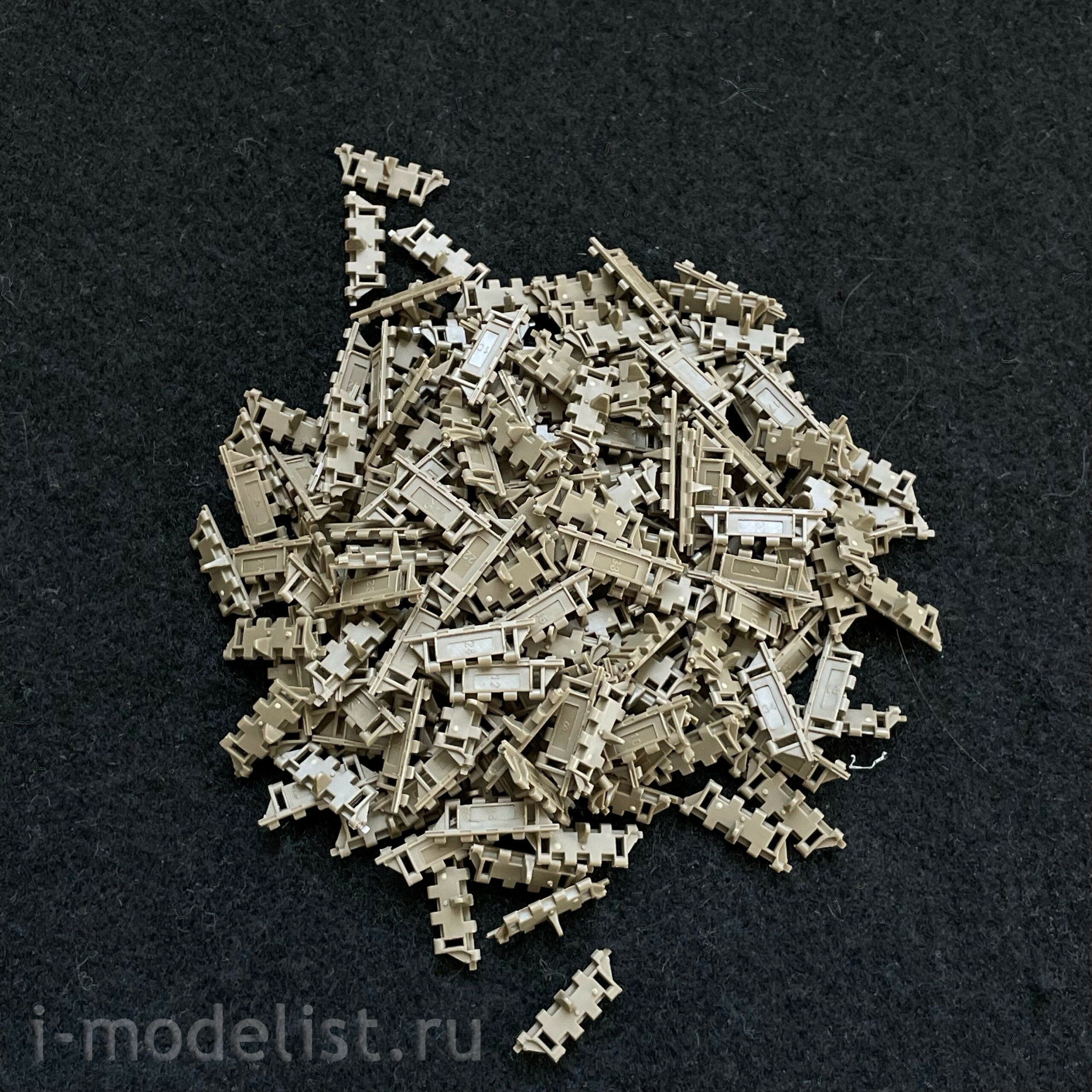 2059 Takom 1/35 British Main Battle Tank Chieftain Tracks