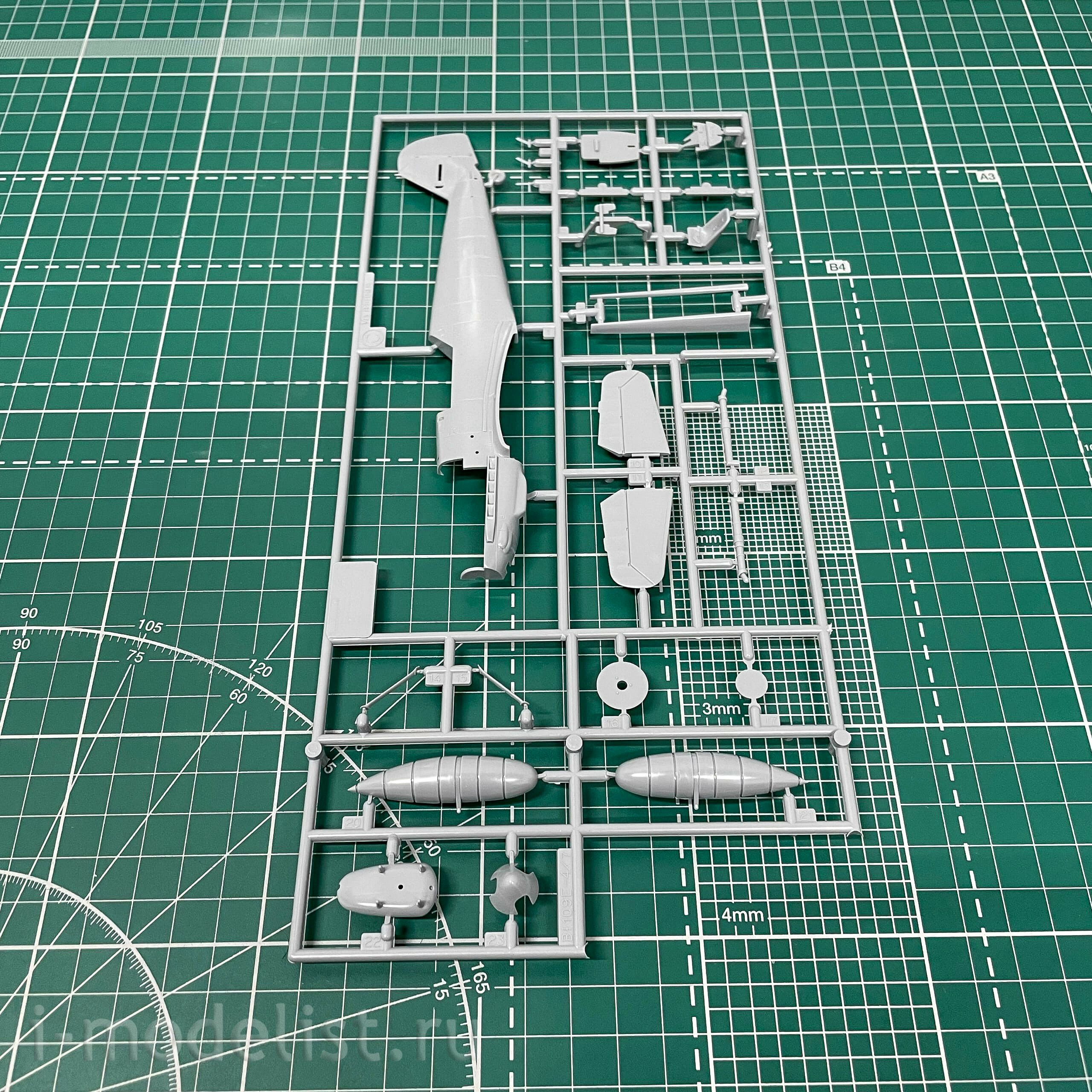07500 Hasegawa 1/48 Messerschmitt Bf109E-4/N 'Galland' fighter with action figure