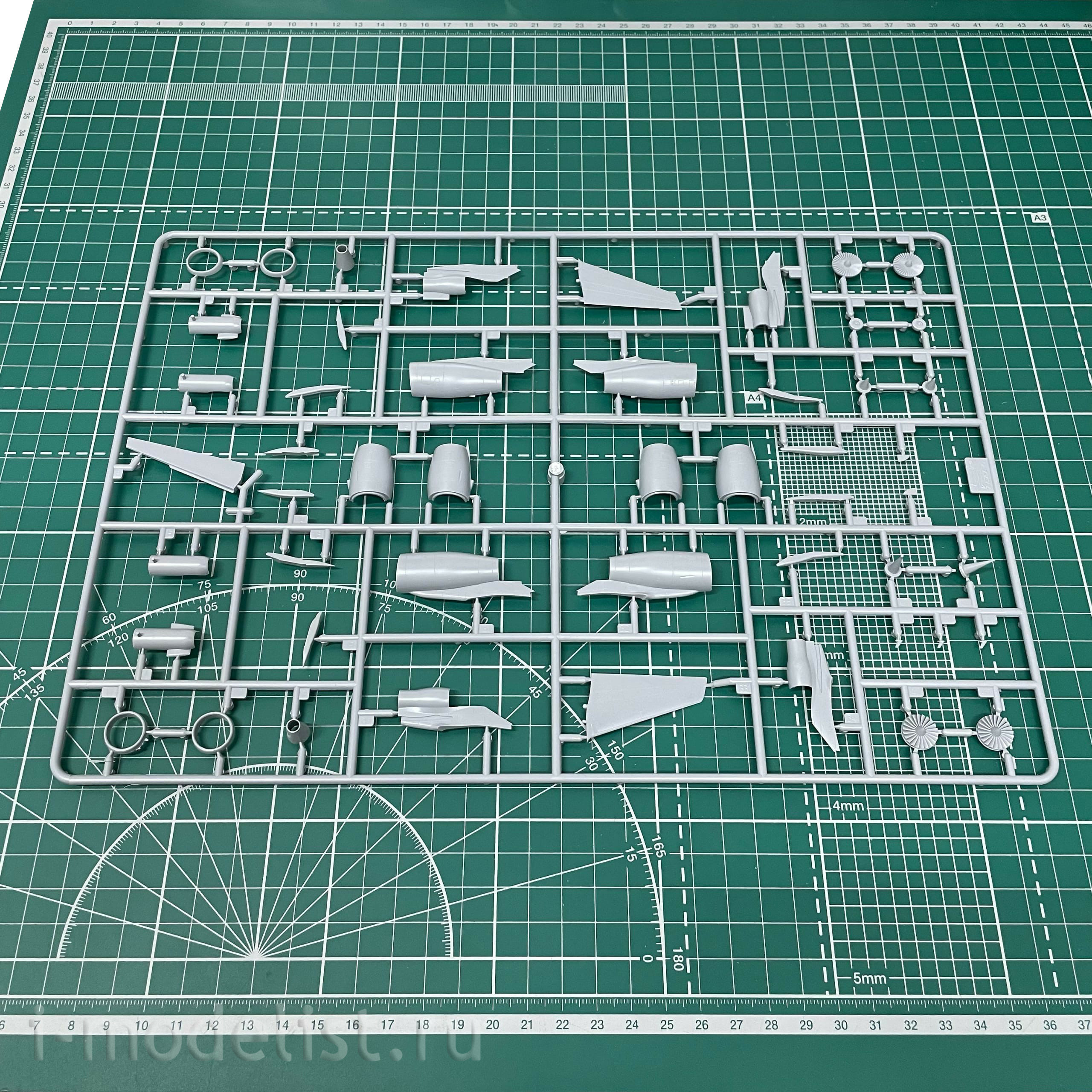 7003 Zvezda 1/144 Passenger aircraft 