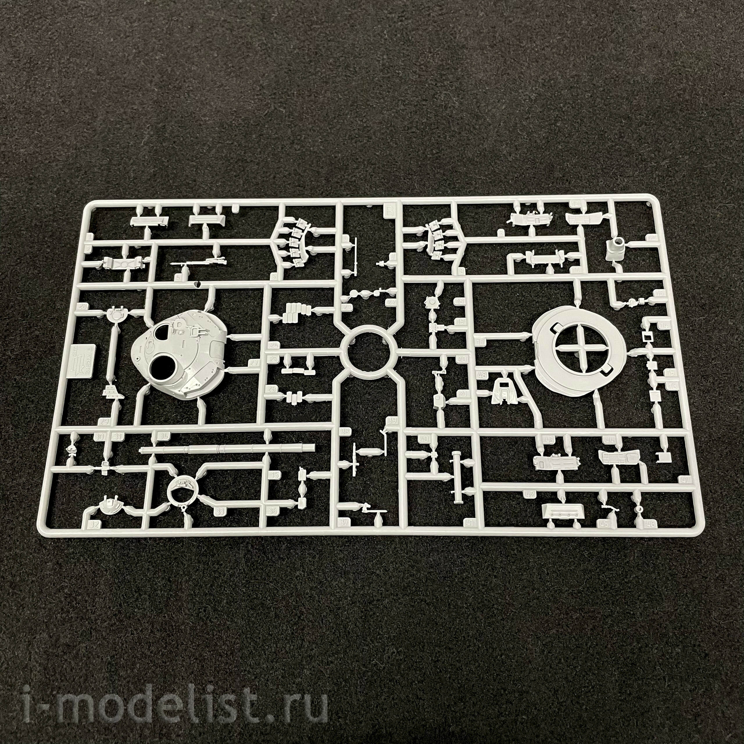5071 Zvezda 1/72 Russian T-72BZ Main Battle Tank