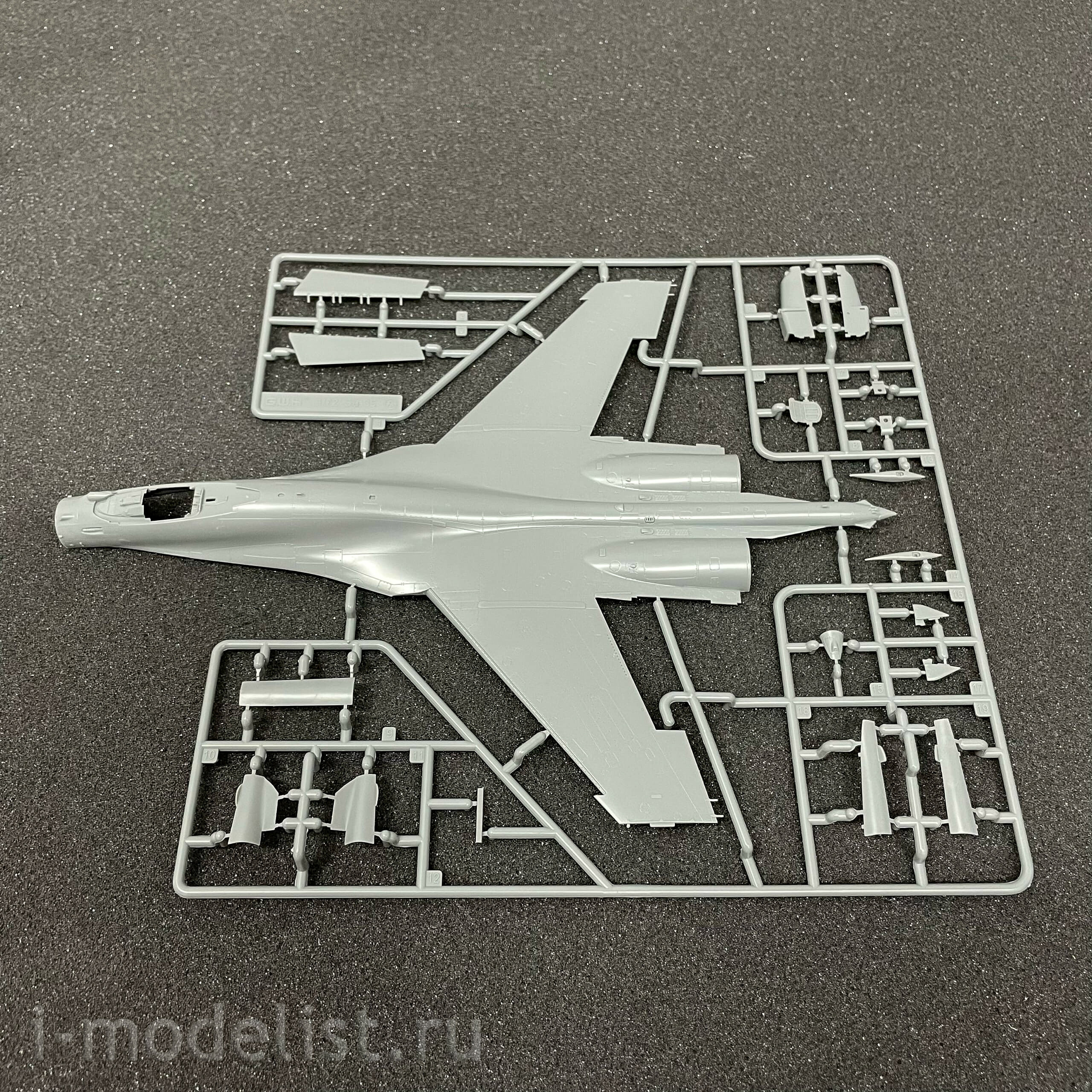 L7210 Great Wall Hobby 1/72 Fighter C-35S 