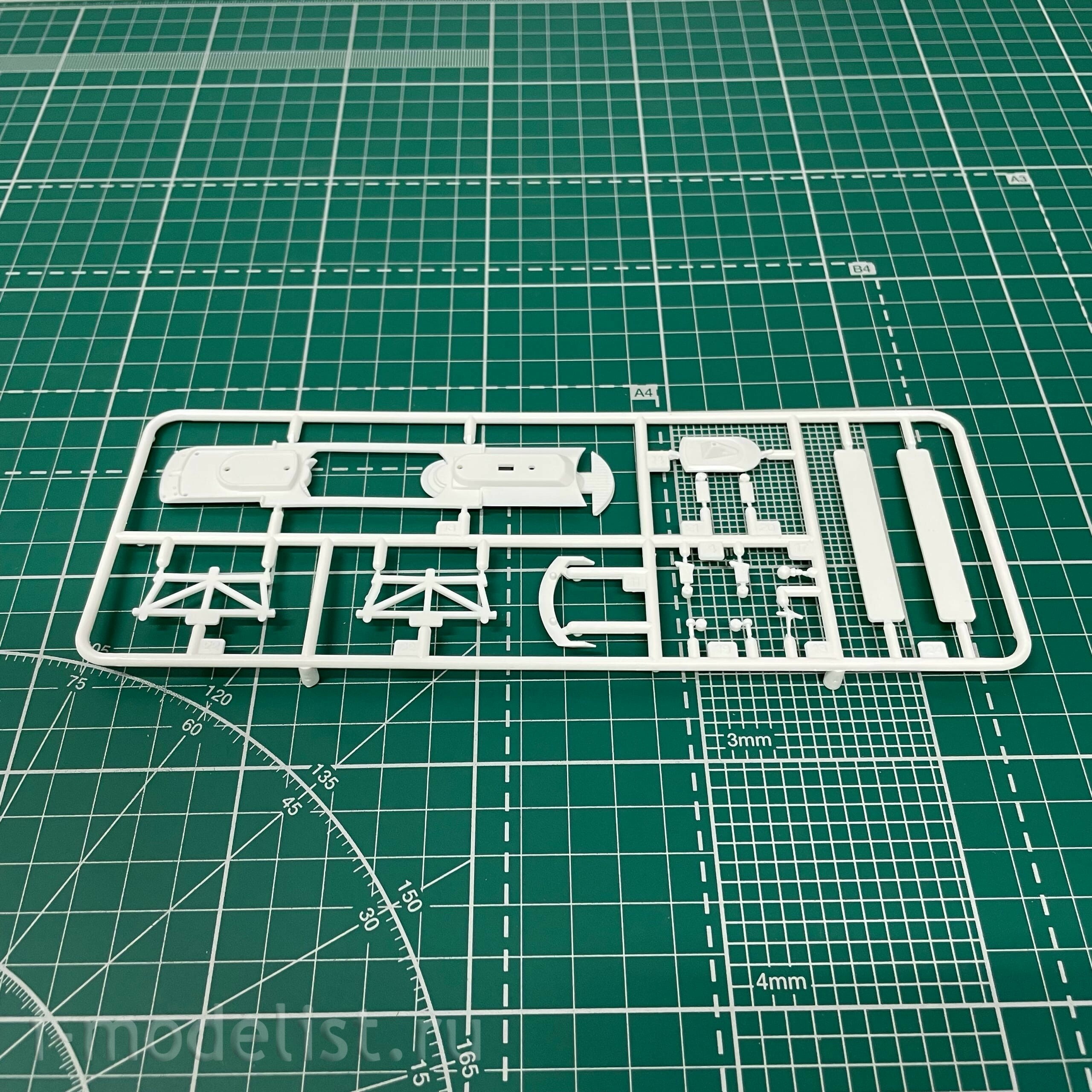 05805 Revell 1/1200 AIDA