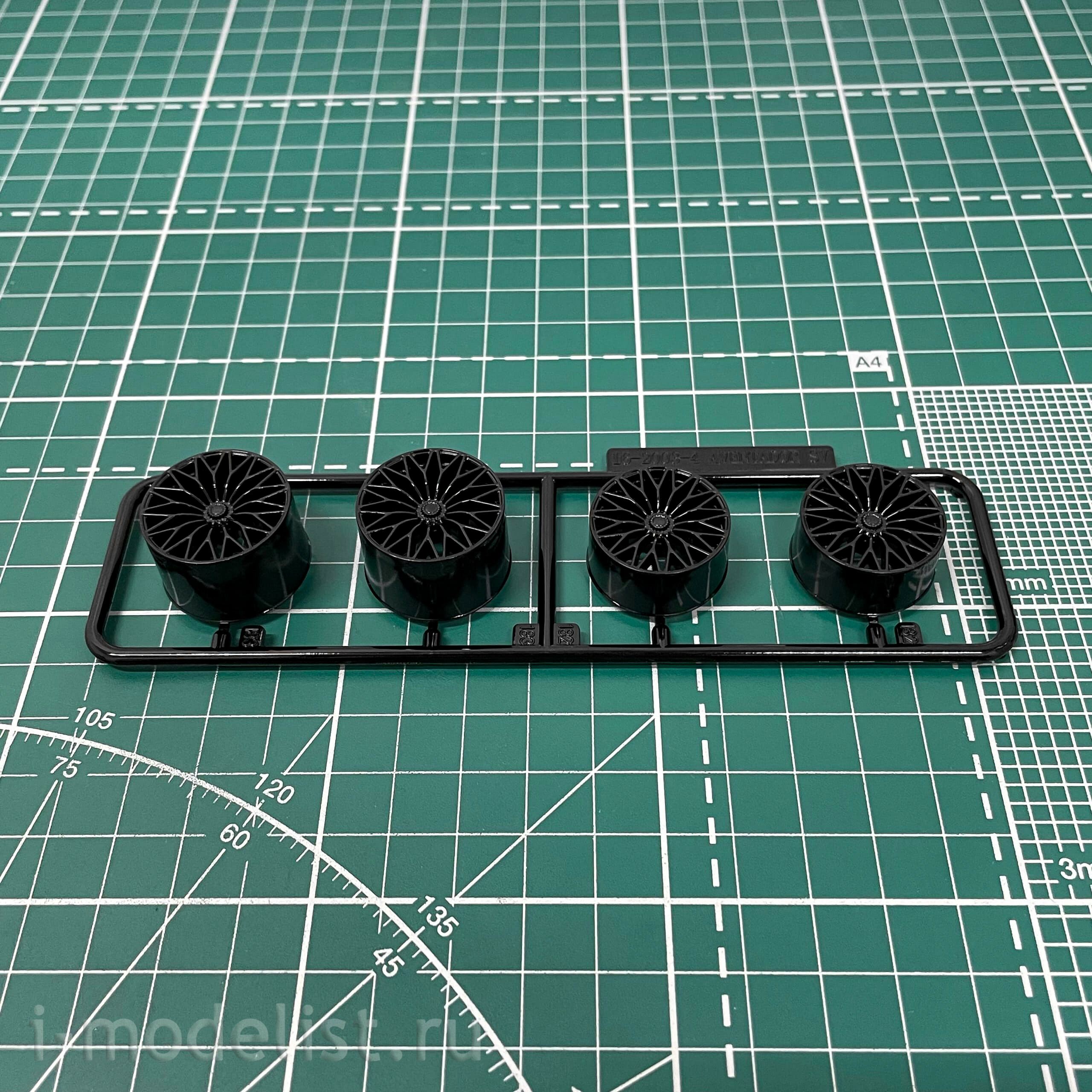 06120 Aoshima 1/24 '15 Lamborghini Aventador SV