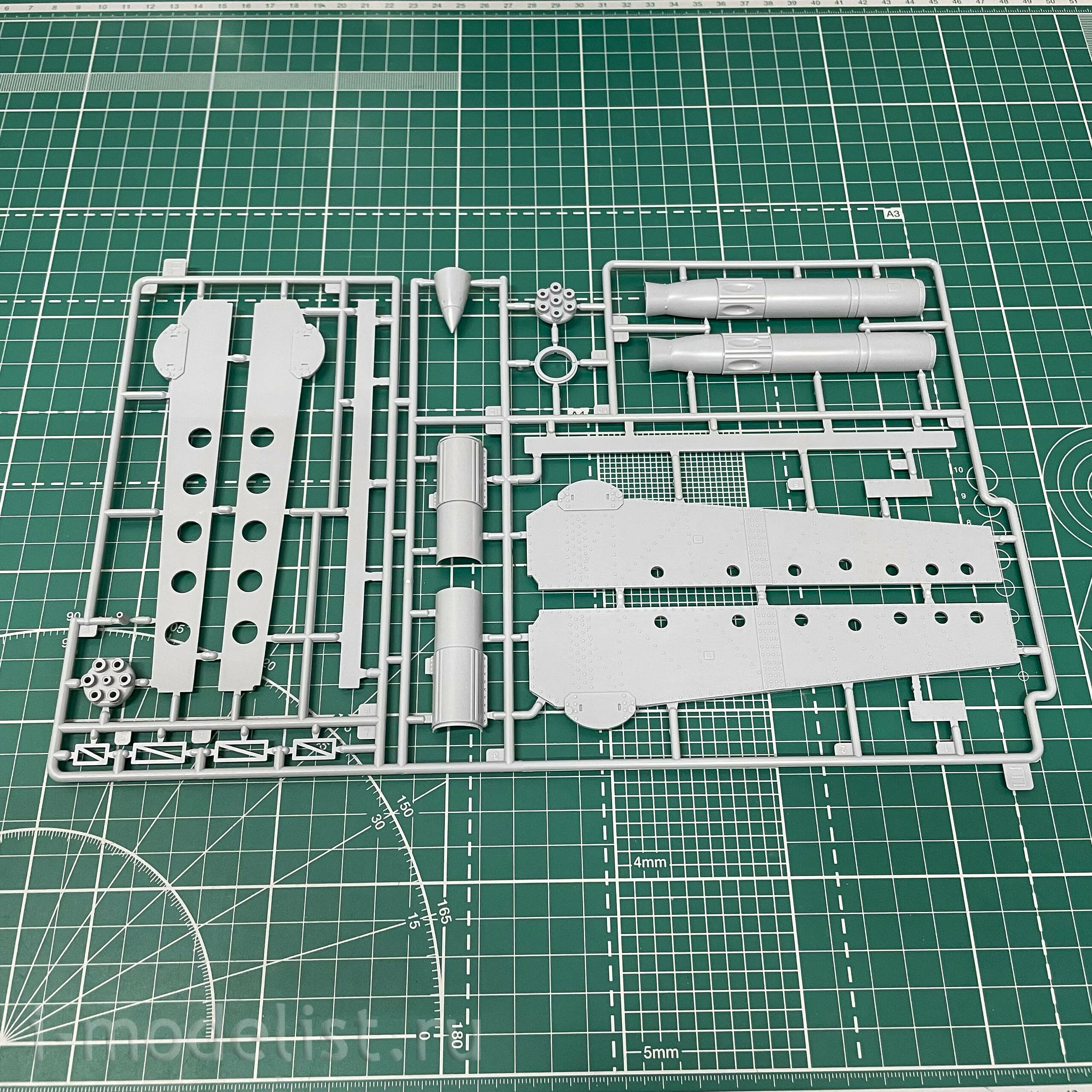 35A010 Amusing Hobby 1/35 Rheintochter R-1