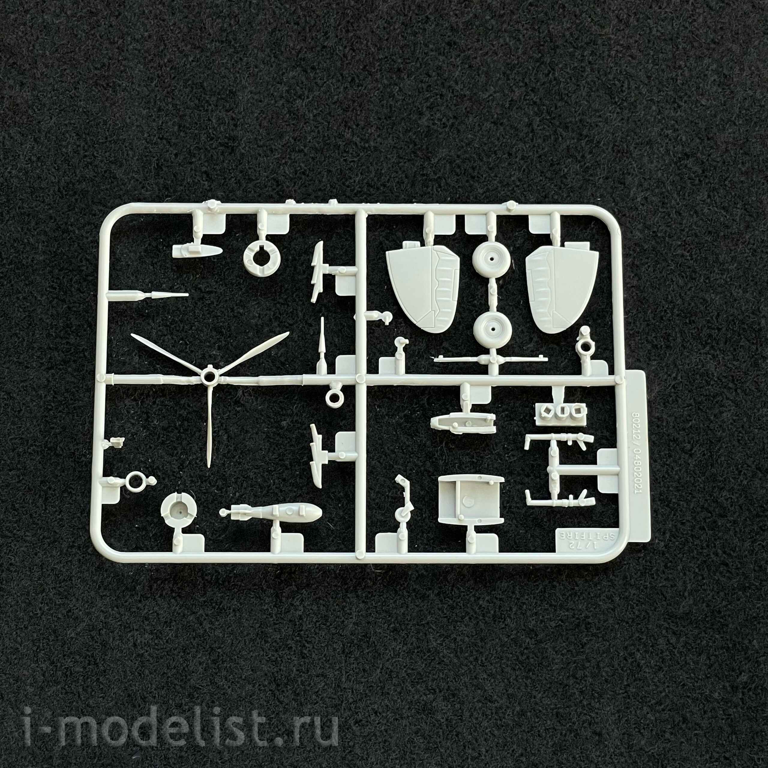 80213 HobbyBoss 1/72 Aircraft Spitfire Mk Vb/TROP