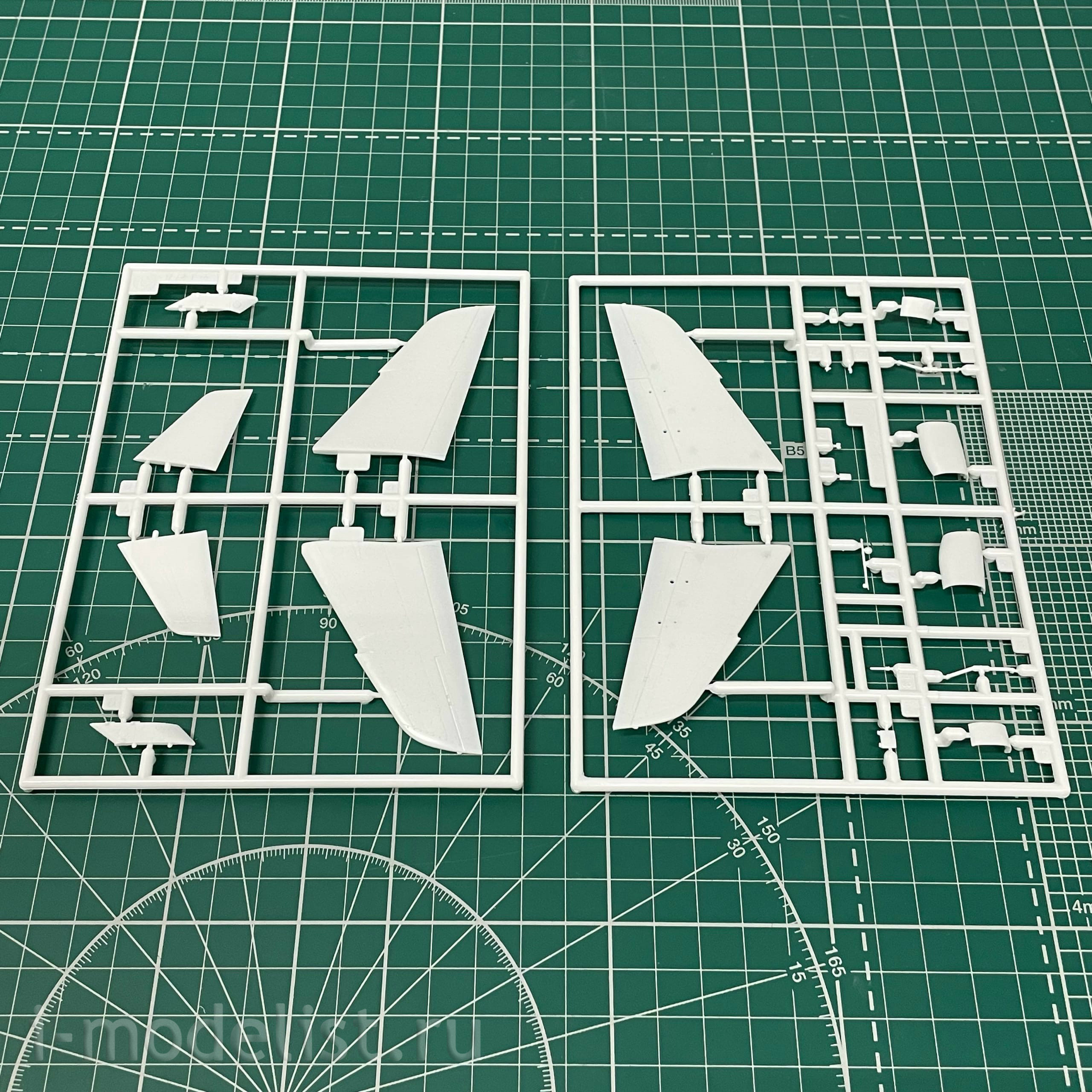 02142 Hasegawa 1/72 Kawasaki T-4 JASDF 60th Anniversary (2 models) Limited Edition