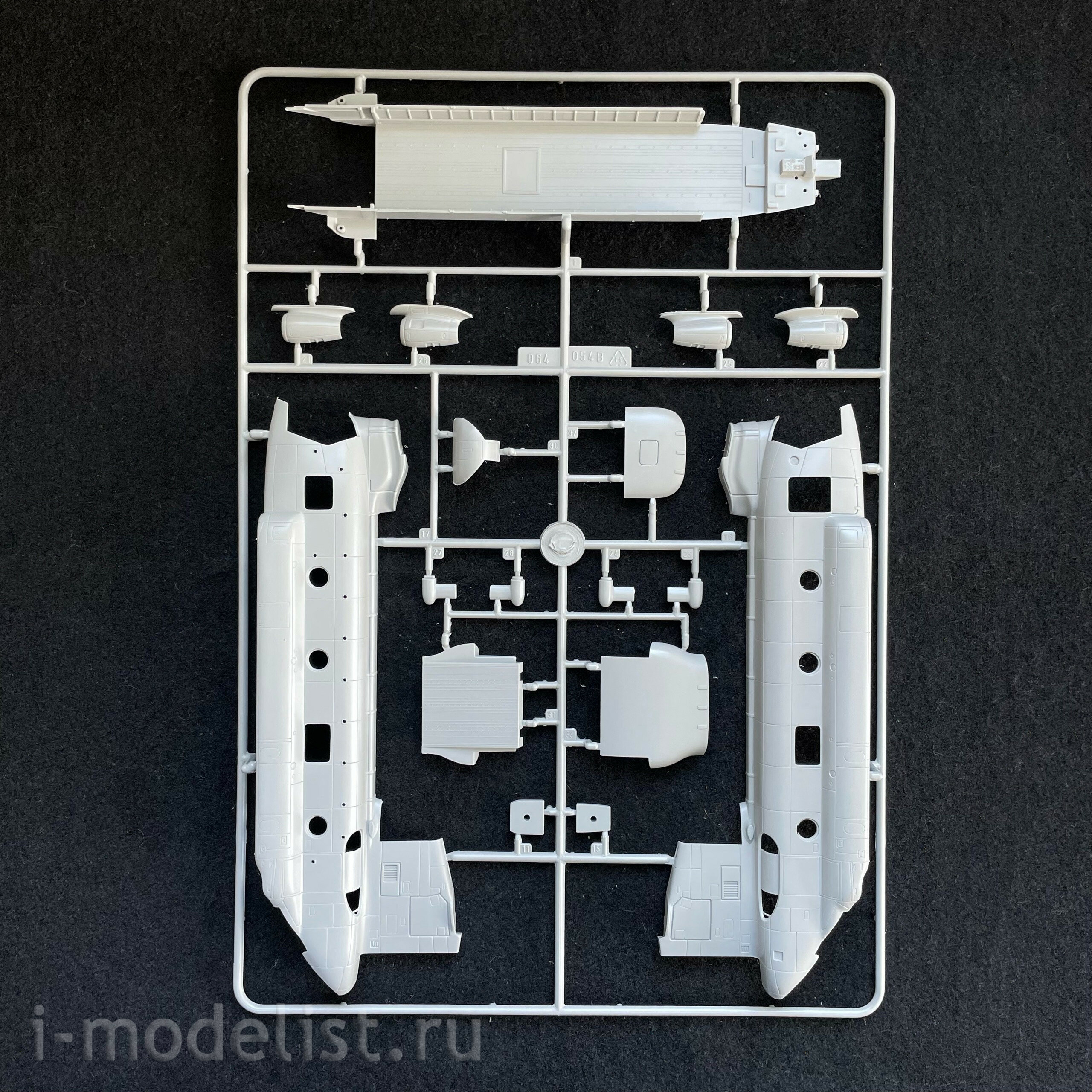 1218 Italeri 1/72 MH-47E SOA Chinook Helicopter