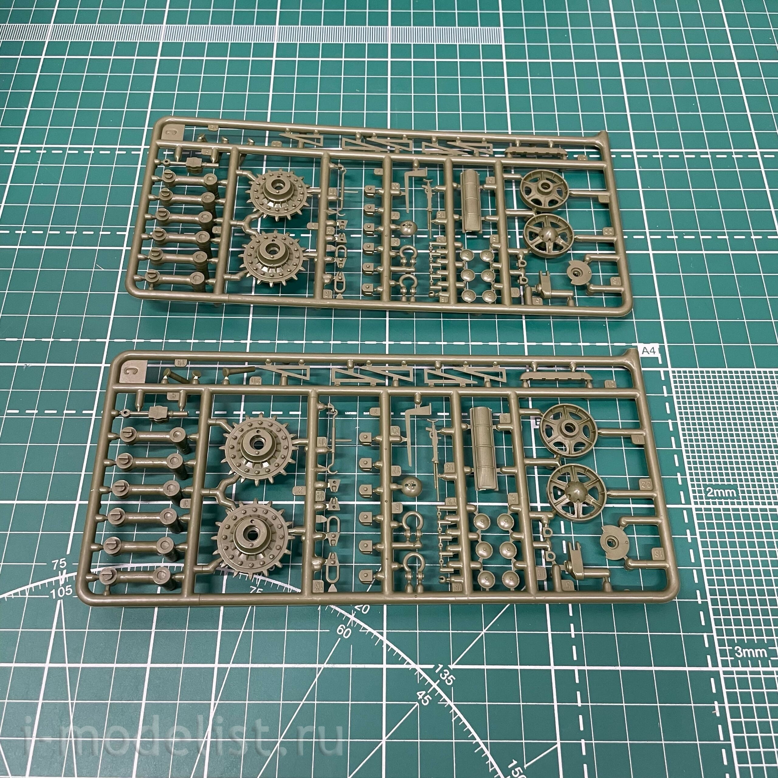3608 Zvezda 1/35 Soviet heavy tank KV-2
